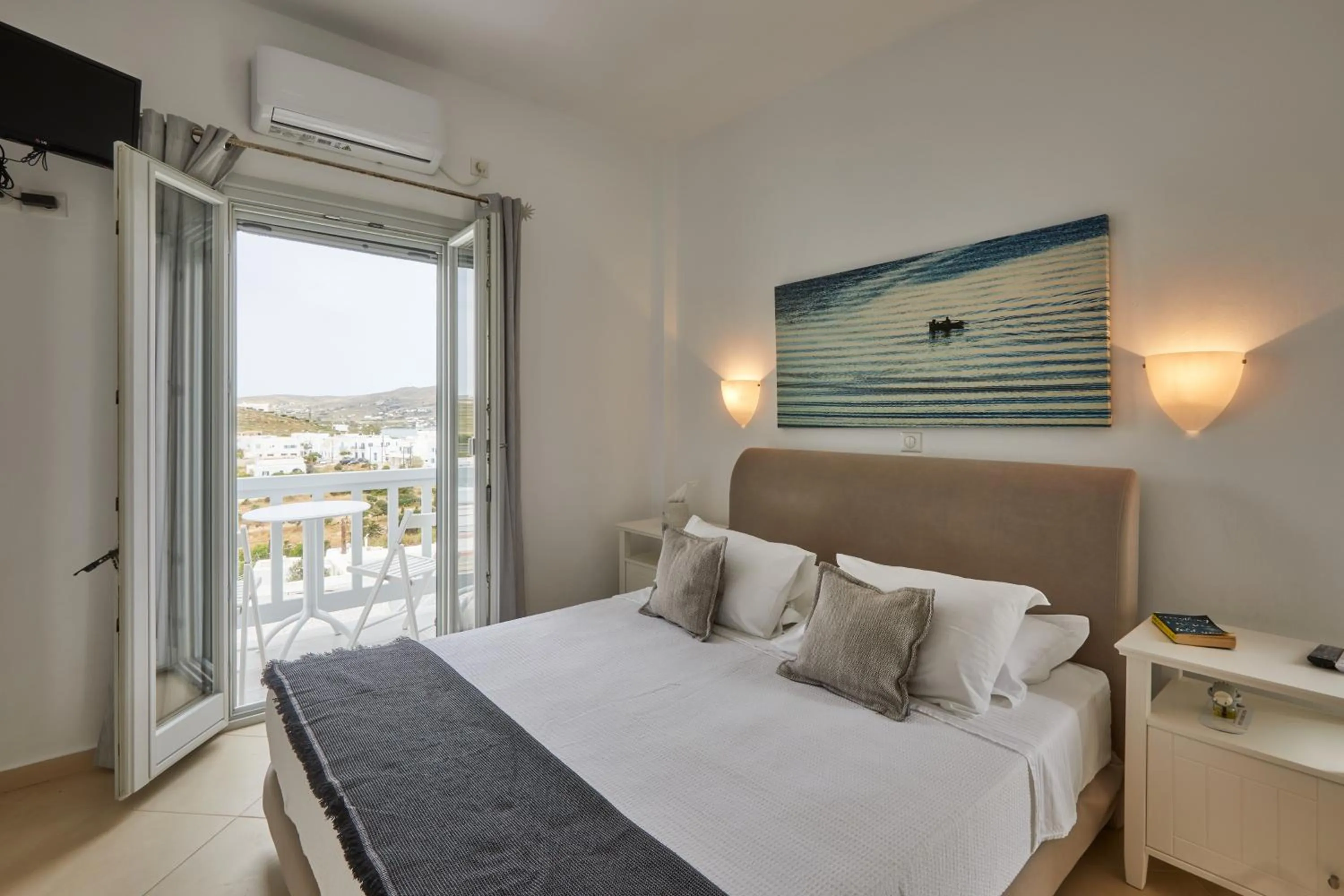 Balcony/Terrace, Bed in Romantica Suites