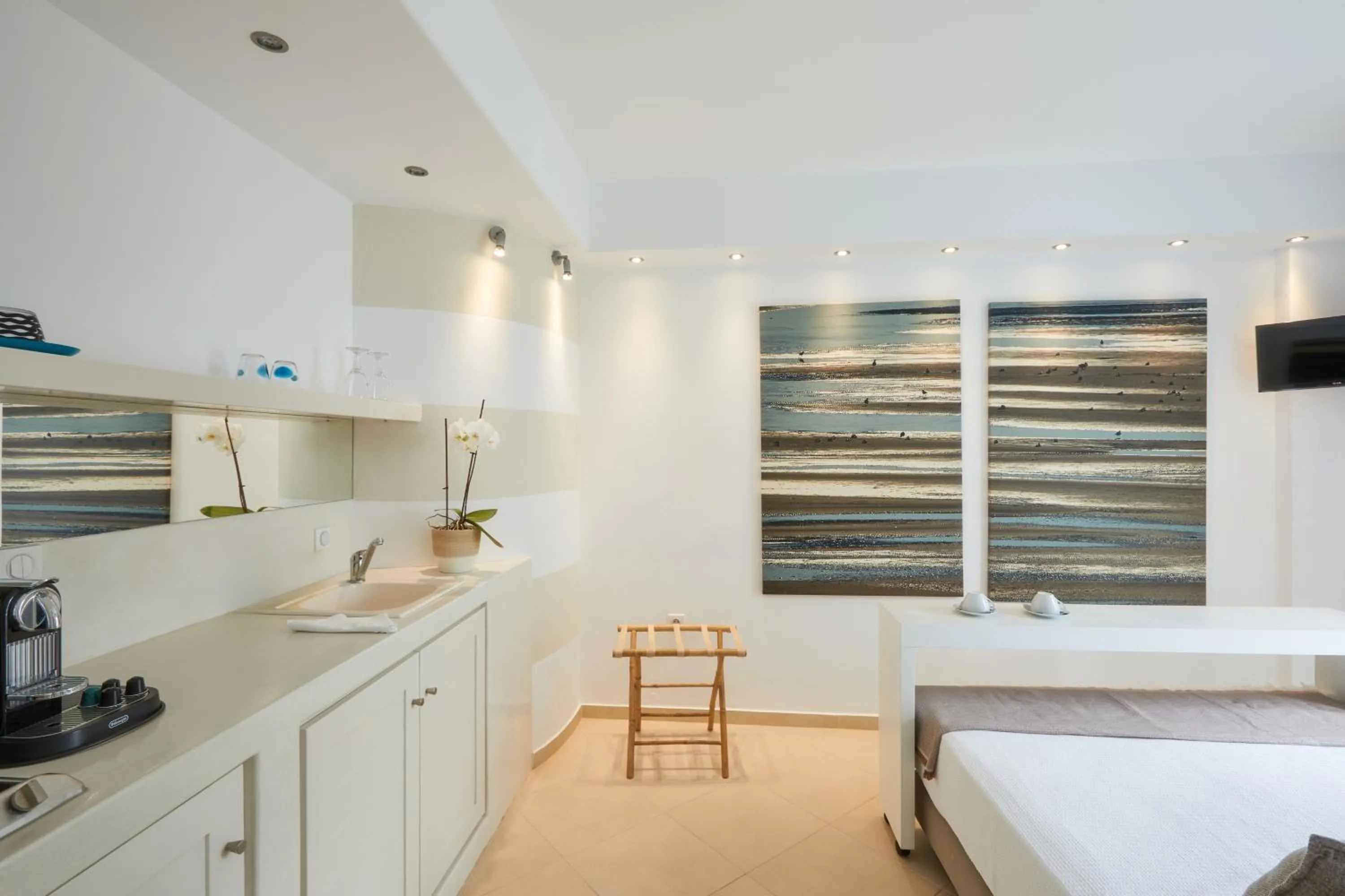 kitchen, Bed in Romantica Suites