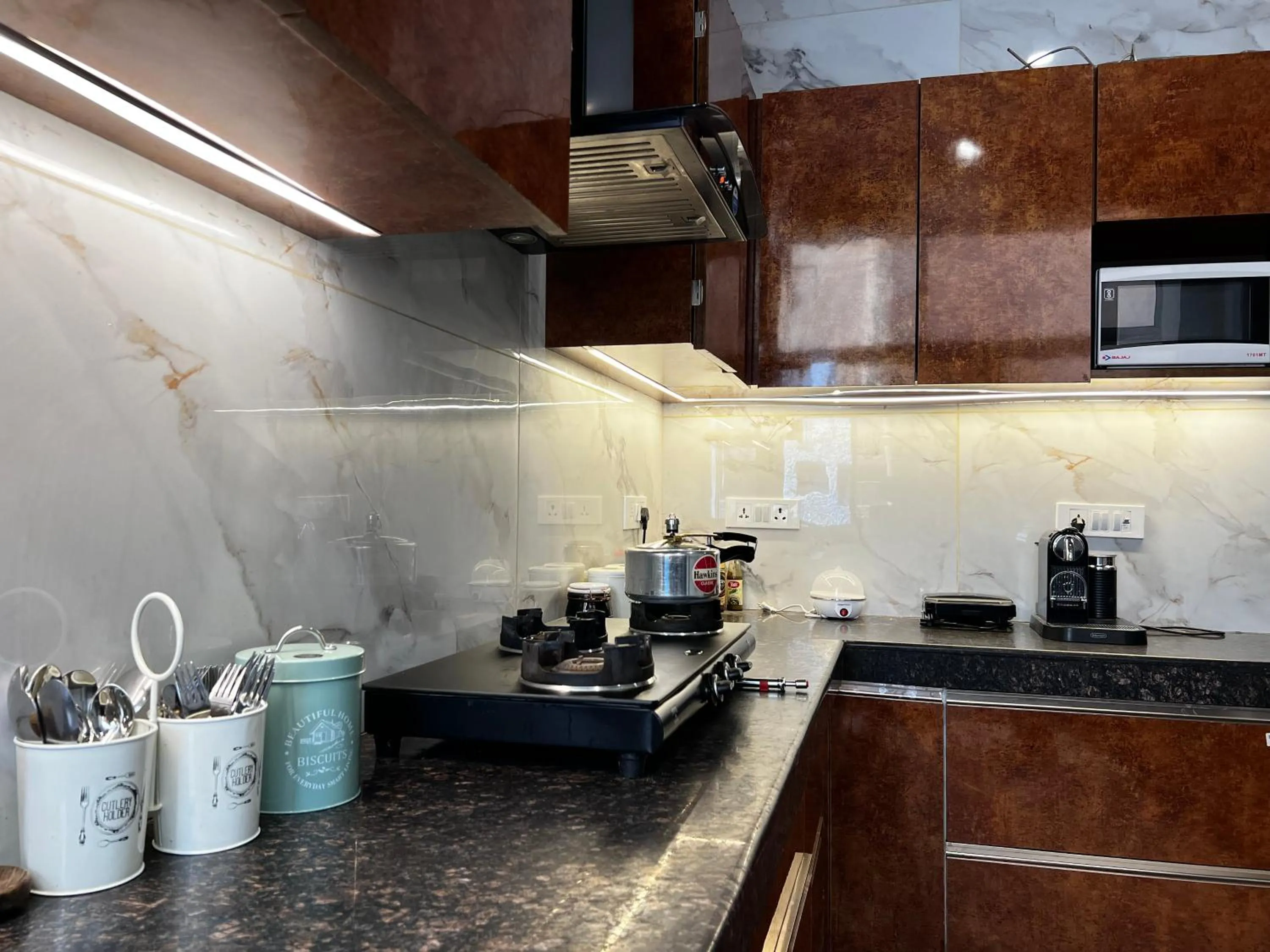 Coffee/tea facilities in Divine Inn Hotel Near Rajouri Garden Main Market