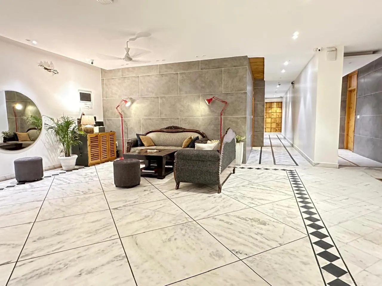 Living room in Divine Inn Hotel Near Rajouri Garden Main Market