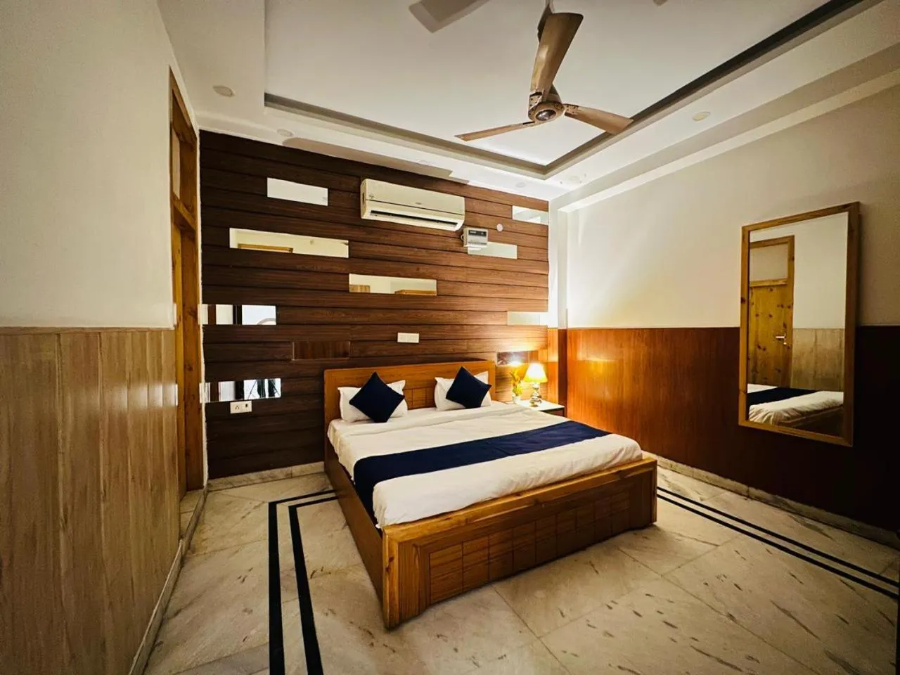 Bed in Divine Inn Hotel Near Rajouri Garden Main Market