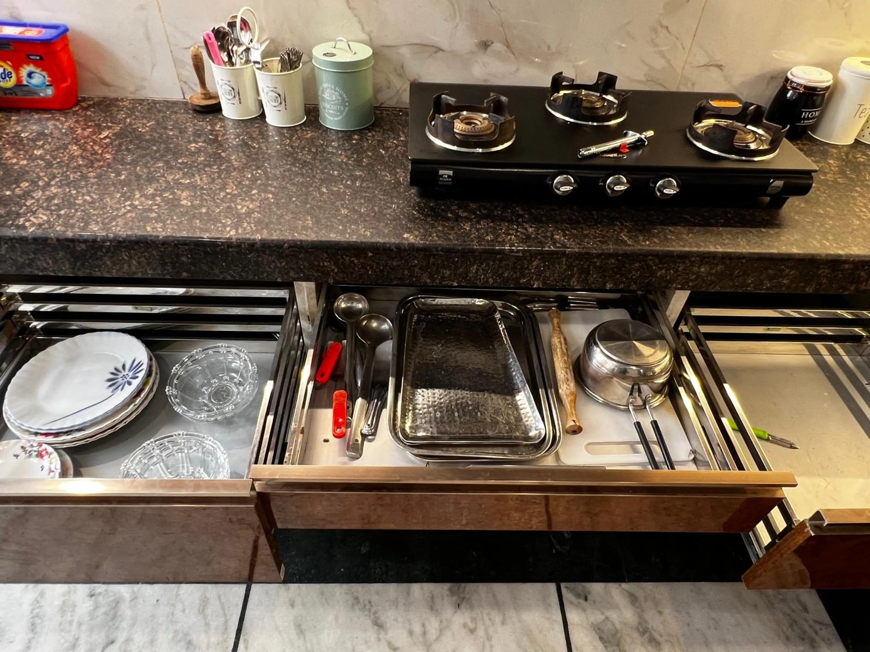 Coffee/tea facilities in Divine Inn Hotel Near Rajouri Garden Main Market