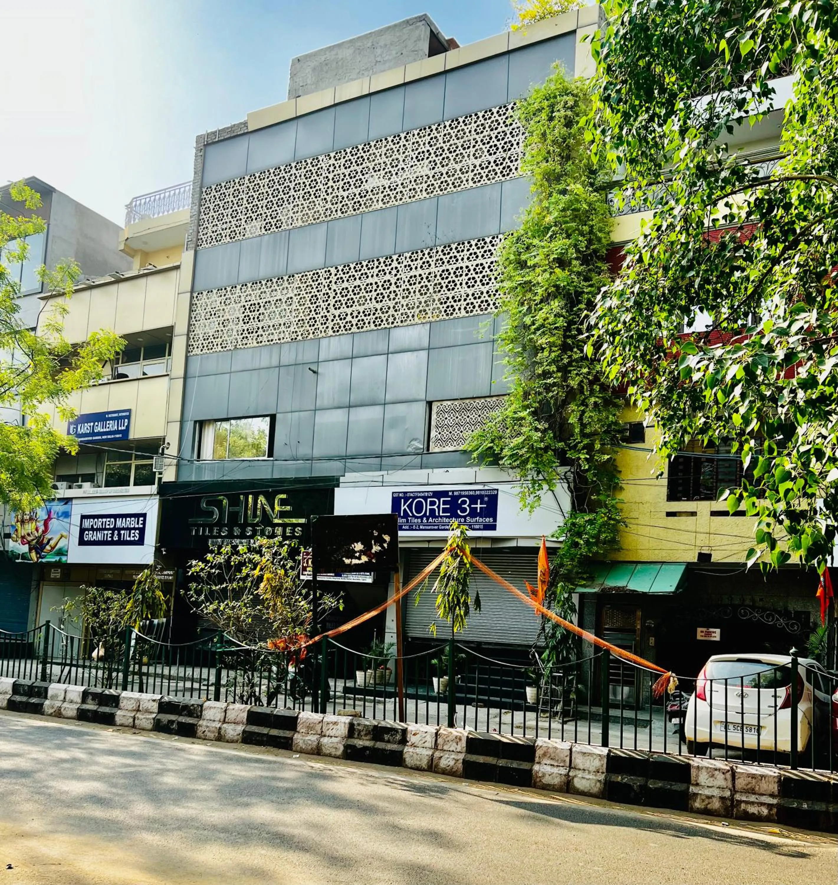 Property building in Divine Inn Hotel Near Rajouri Garden Main Market