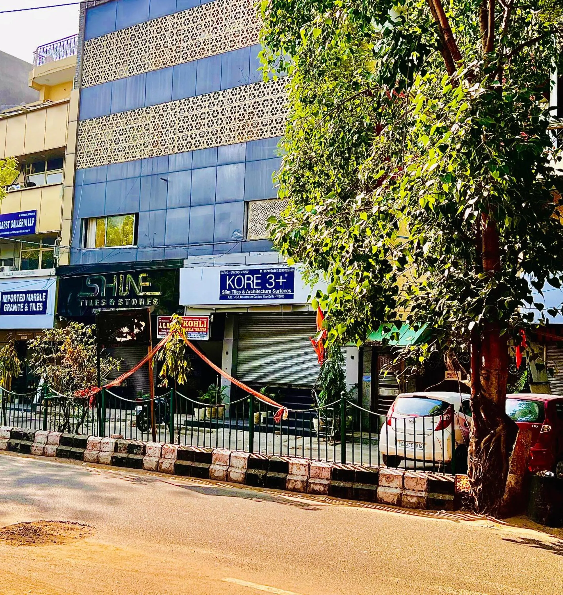 Property building in Divine Inn Hotel Near Rajouri Garden Main Market