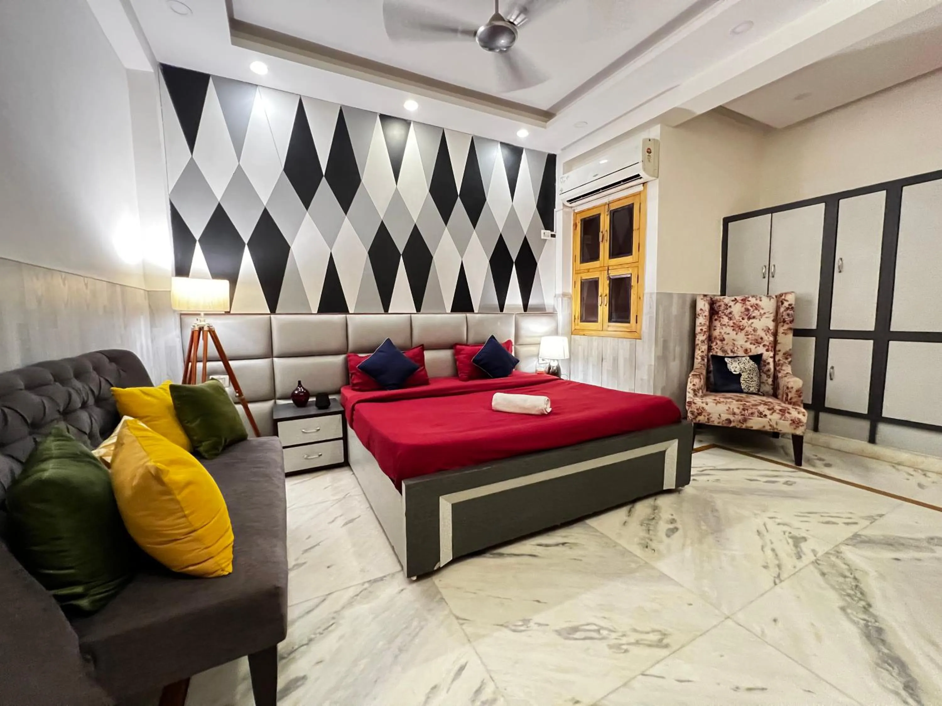 Bed in Divine Inn Hotel Near Rajouri Garden Main Market