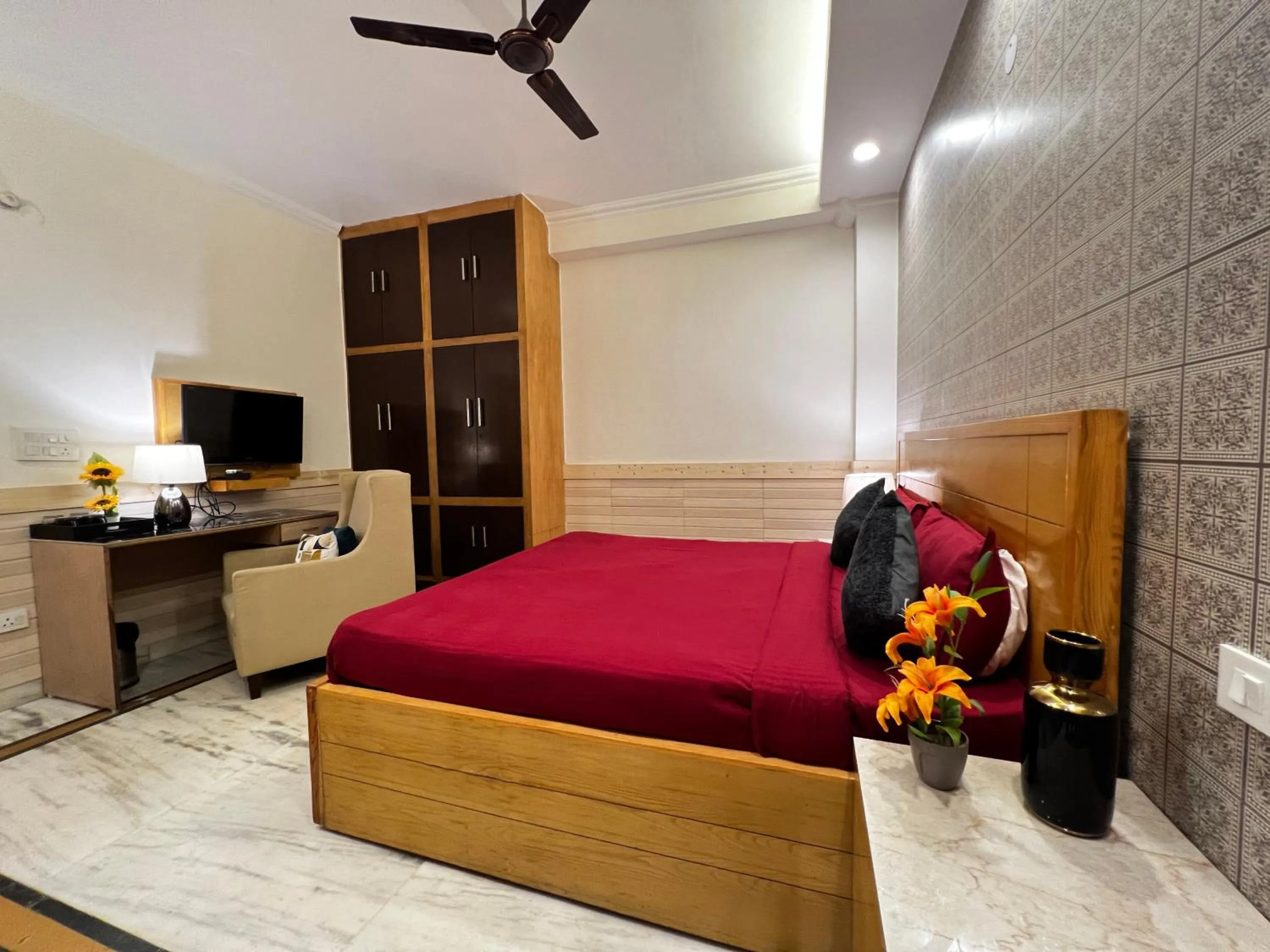 Bed in Divine Inn Hotel Near Rajouri Garden Main Market