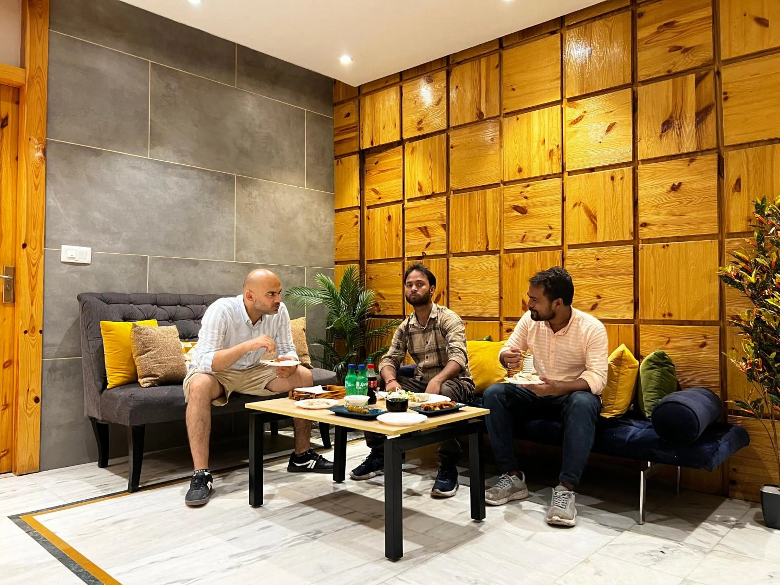 Dining area in Divine Inn Hotel Near Rajouri Garden Main Market