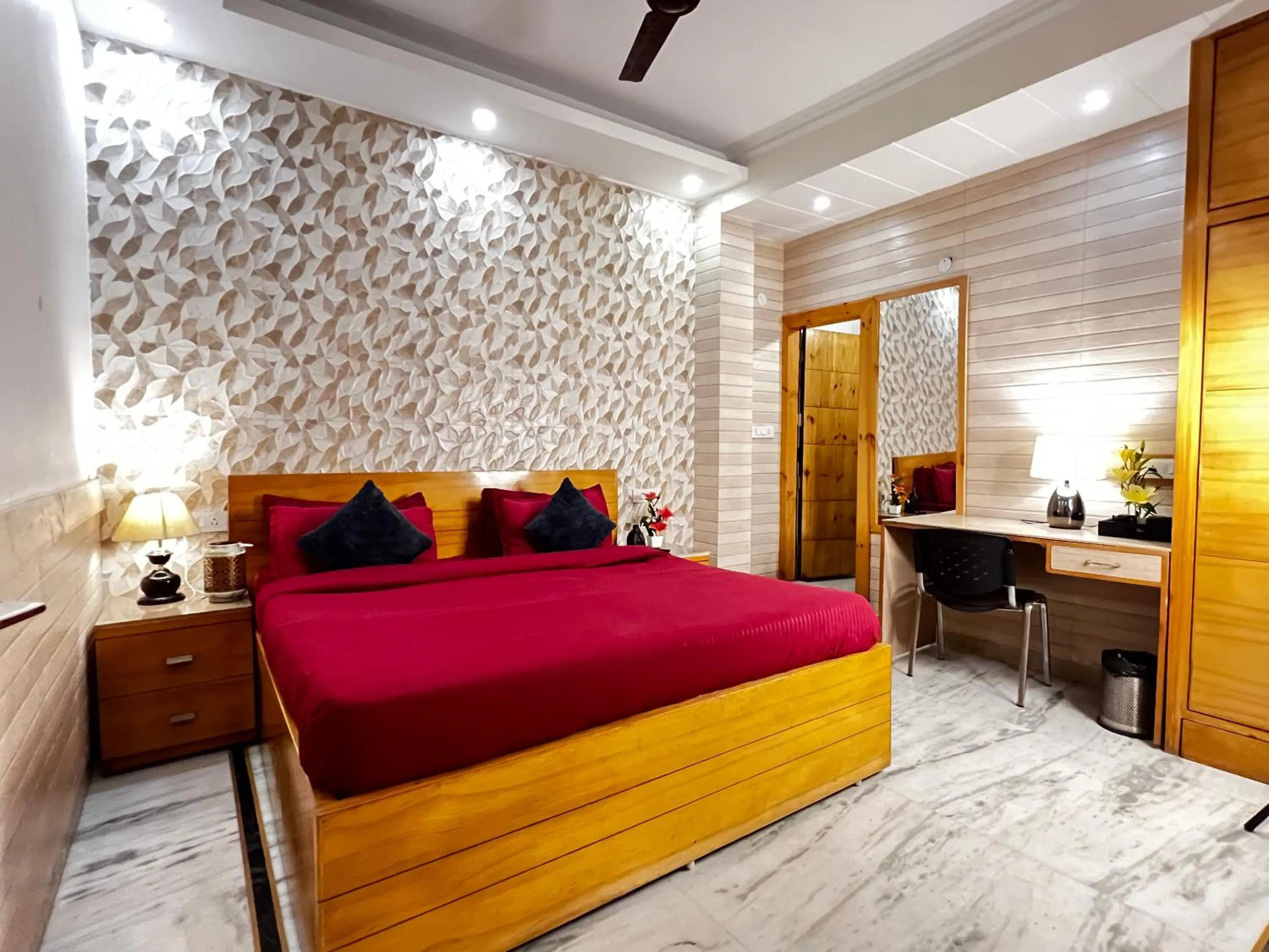 Bed in Divine Inn Hotel Near Rajouri Garden Main Market