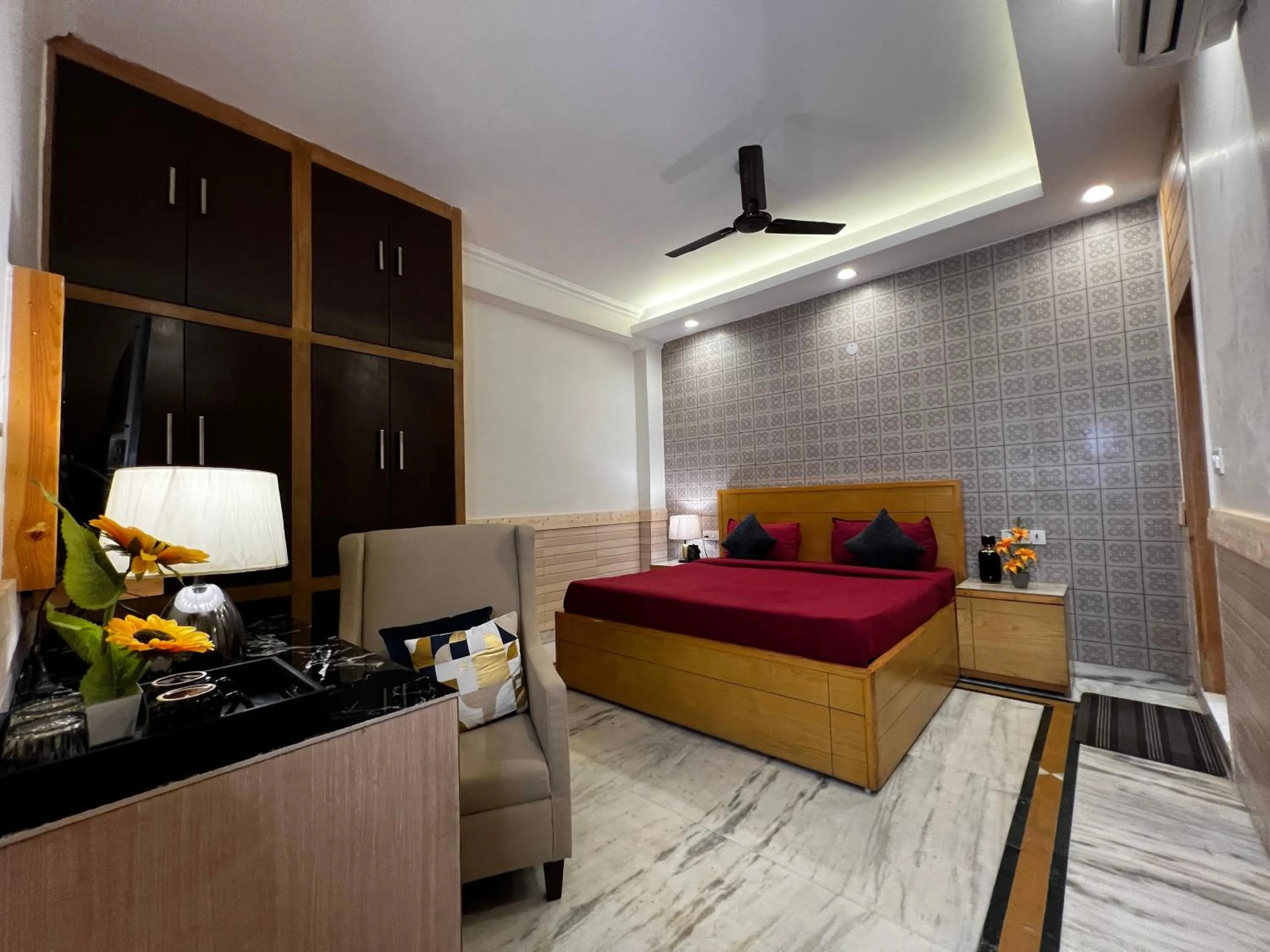 Bed in Divine Inn Hotel Near Rajouri Garden Main Market