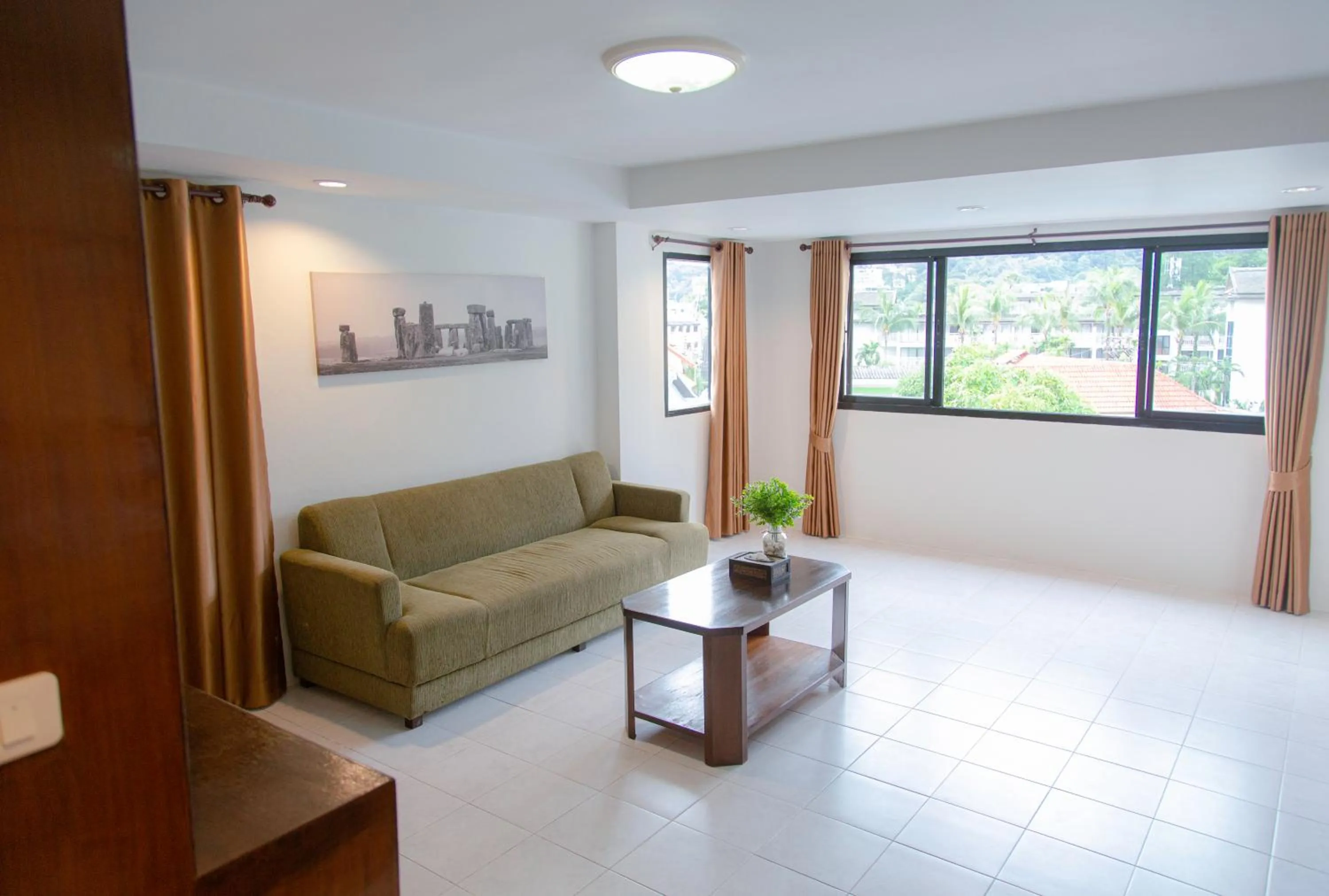 Living room in RoomQuest Kalim Beach