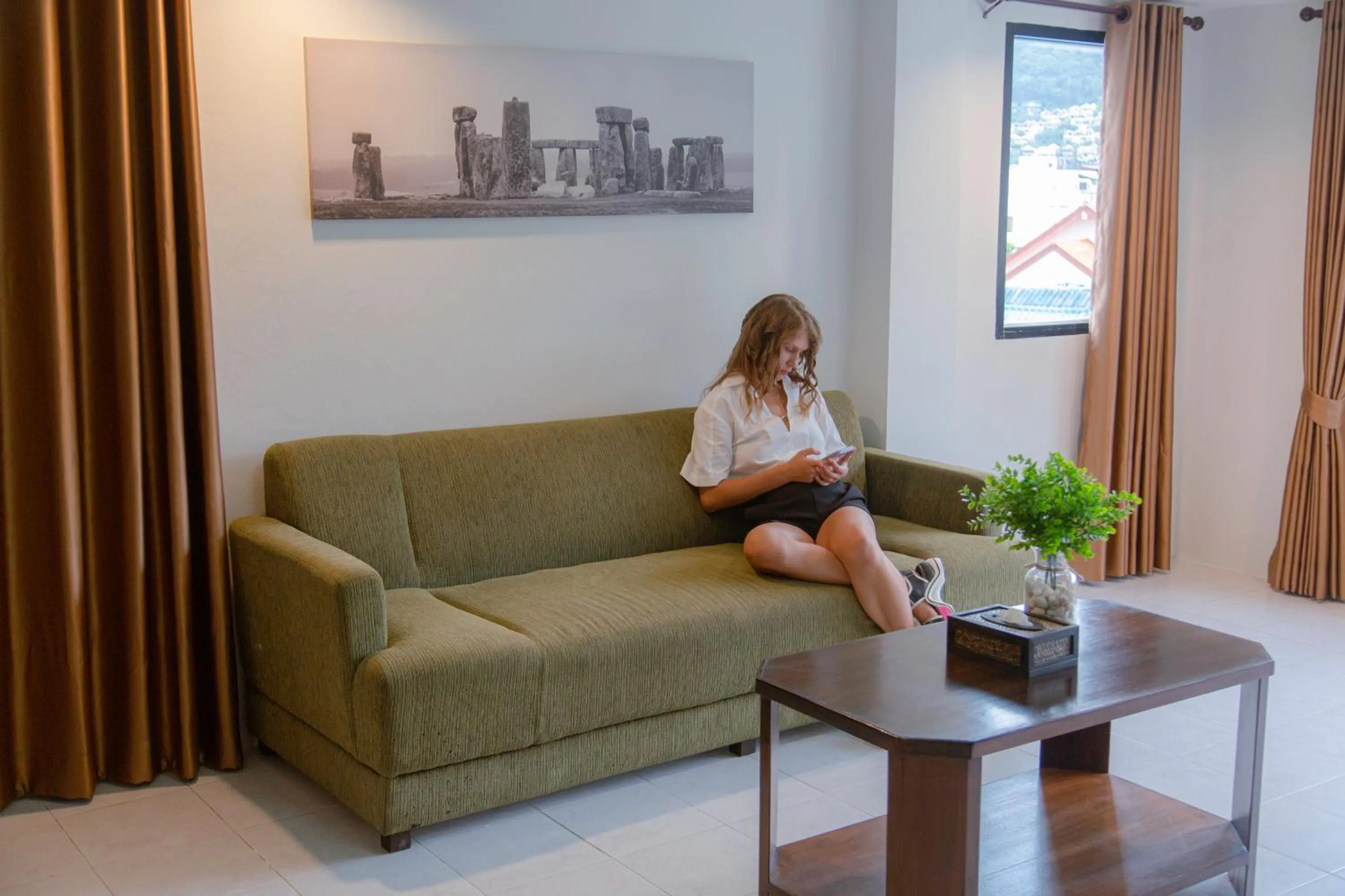Living room in RoomQuest Kalim Beach
