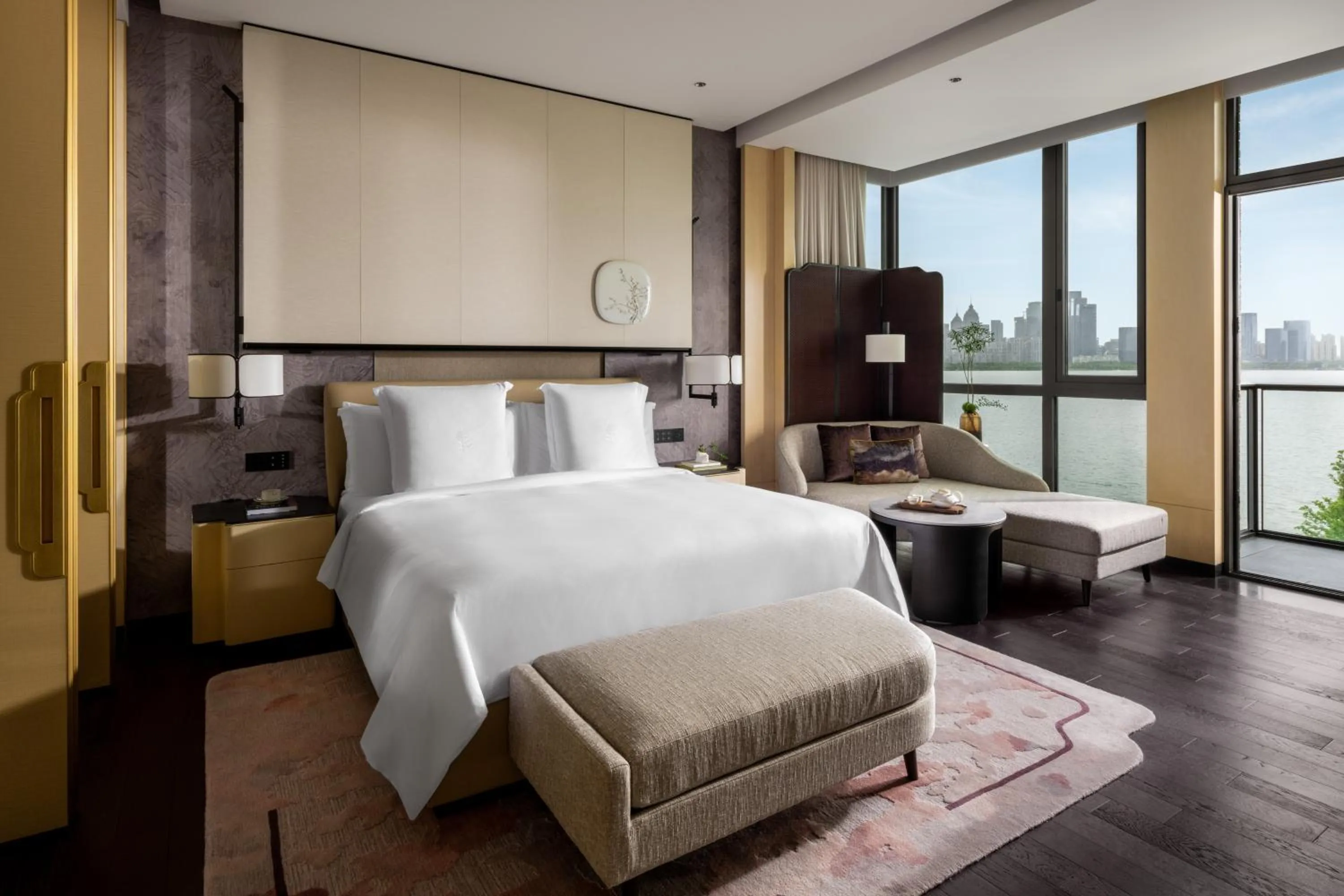 Photo of the whole room, Bed in Four Seasons Hotel Suzhou