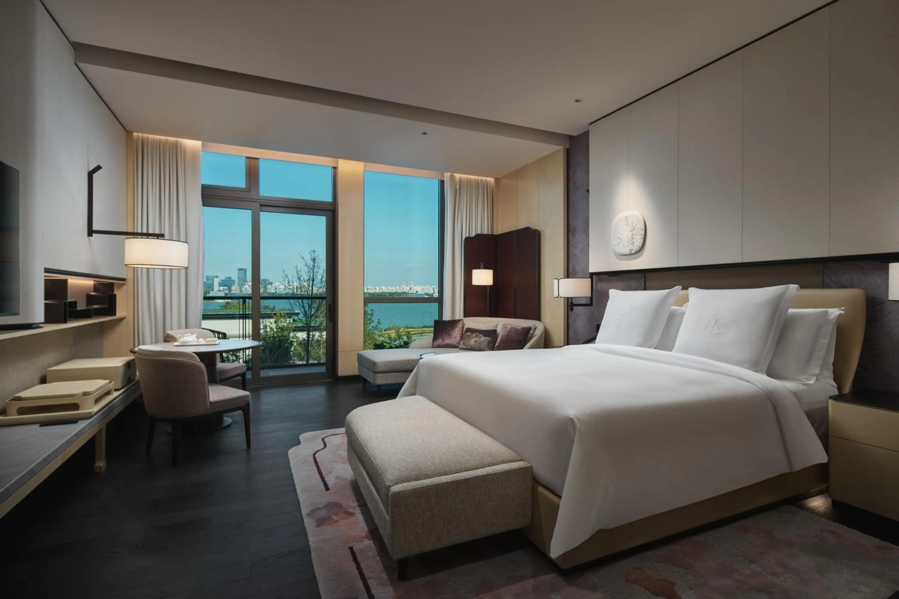 Photo of the whole room, Bed in Four Seasons Hotel Suzhou