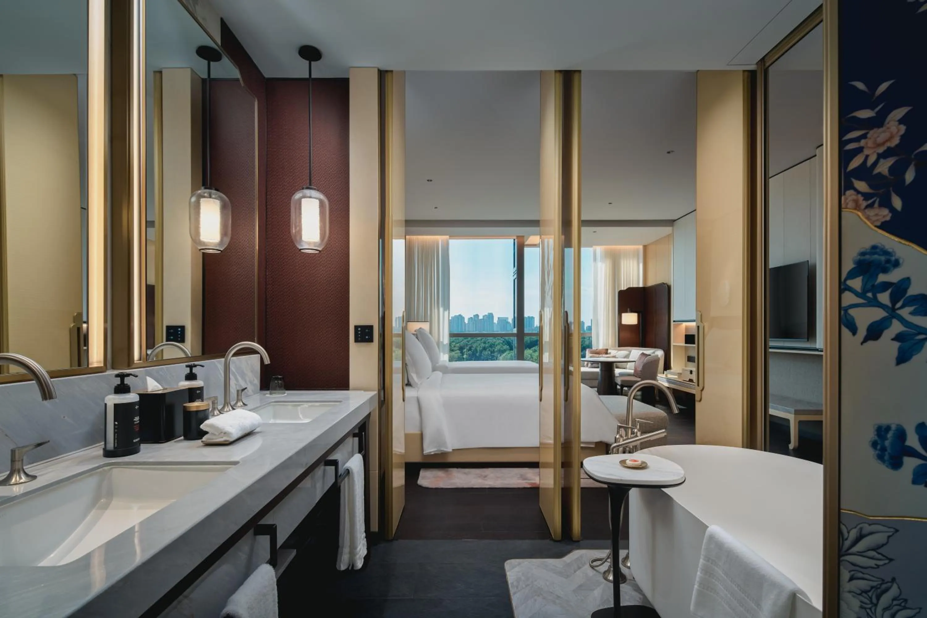 Photo of the whole room, Bed in Four Seasons Hotel Suzhou