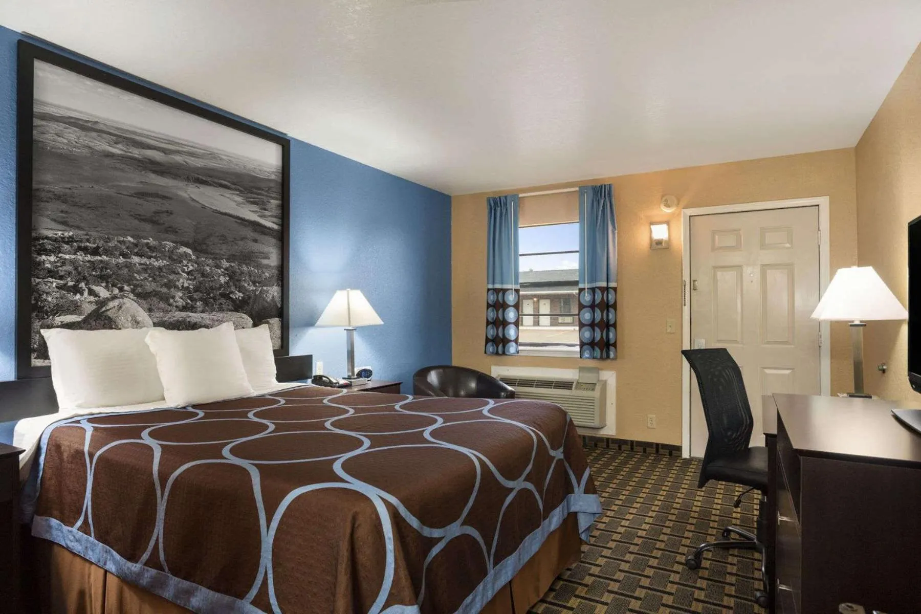 Bedroom, Bed in Super 8 by Wyndham Henryetta