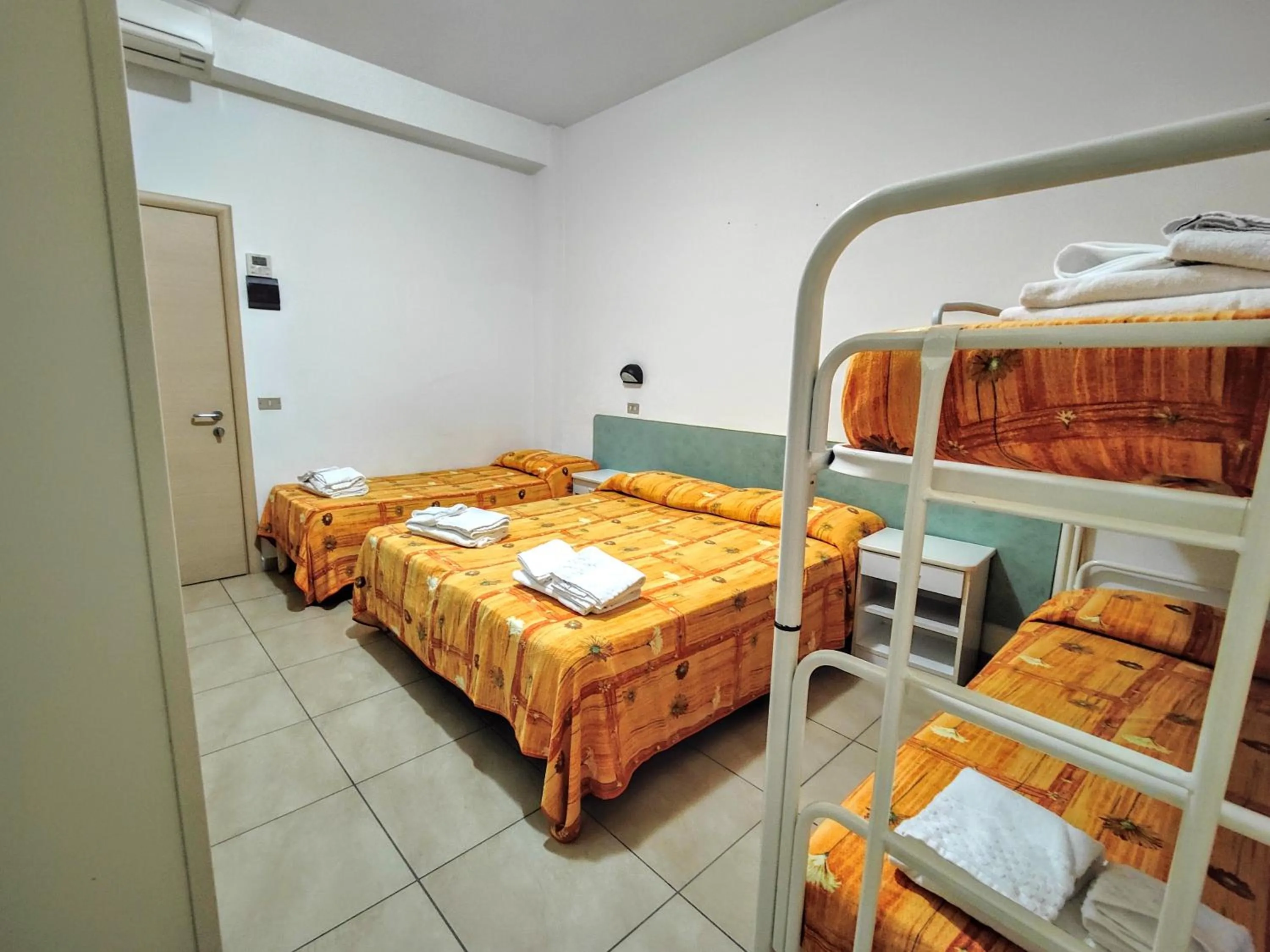 Photo of the whole room, Bed in Hotel Ben Hur