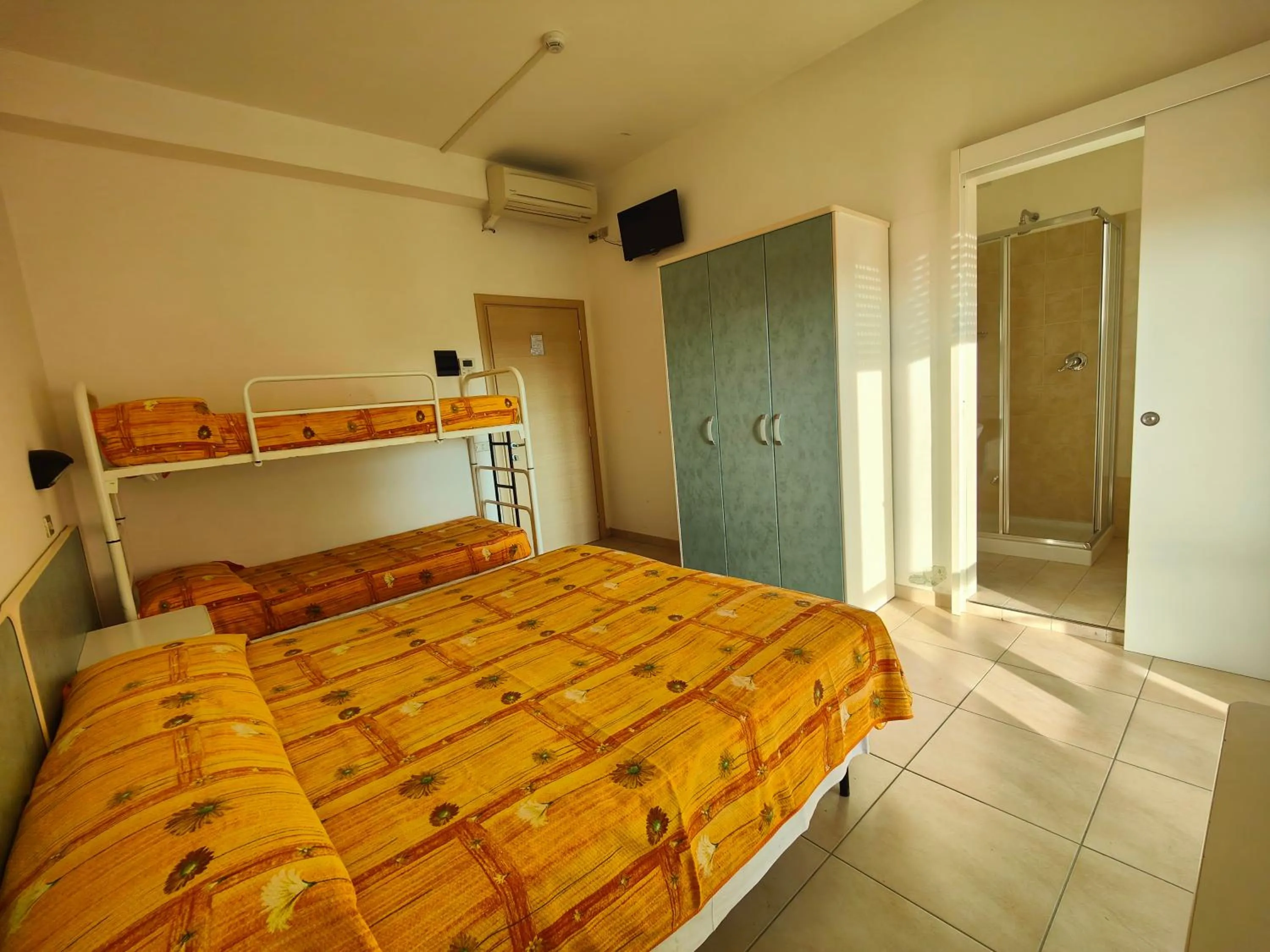 Photo of the whole room, Bed in Hotel Ben Hur