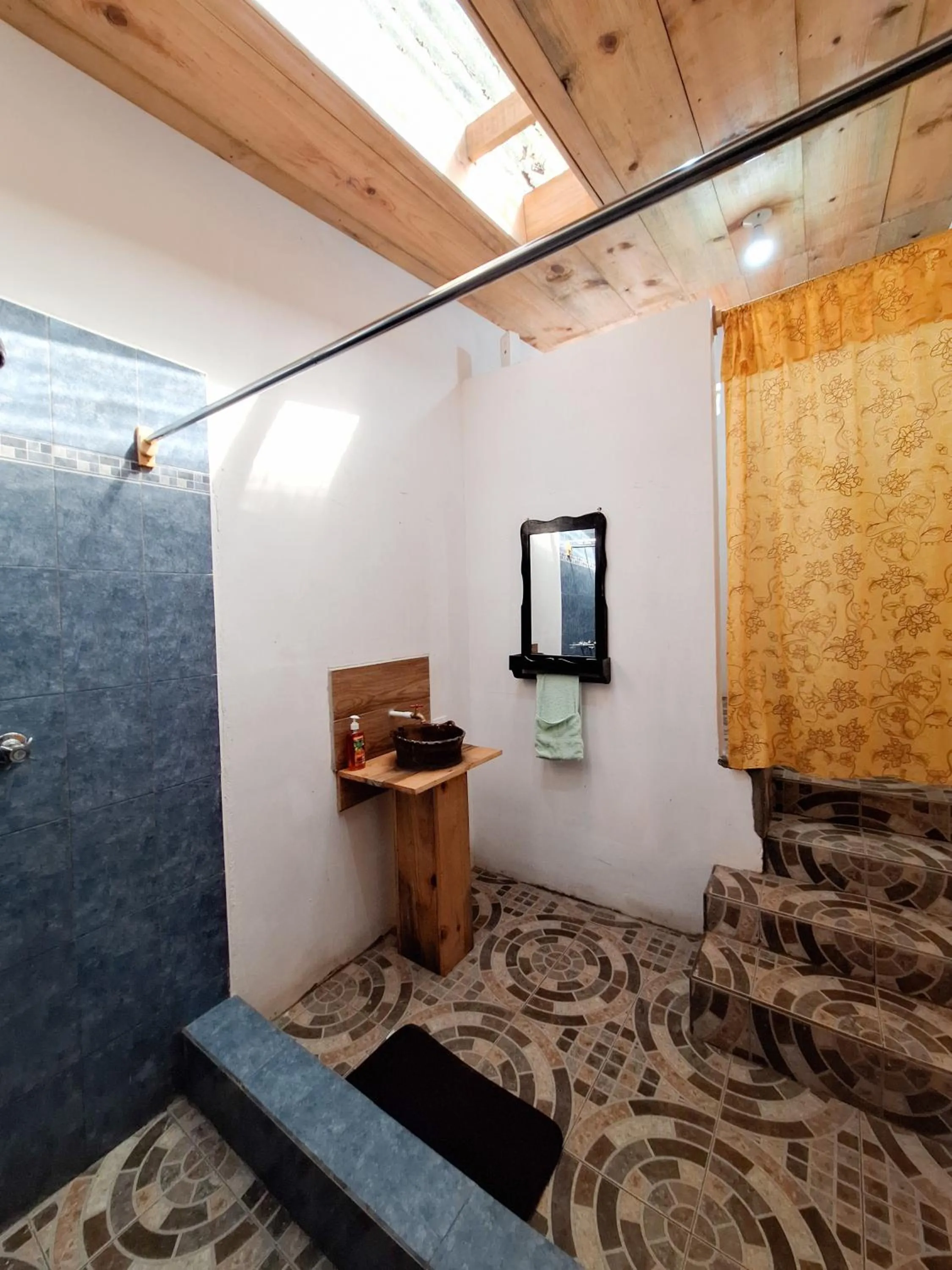 Shower in Eco-Hotel Mayachik