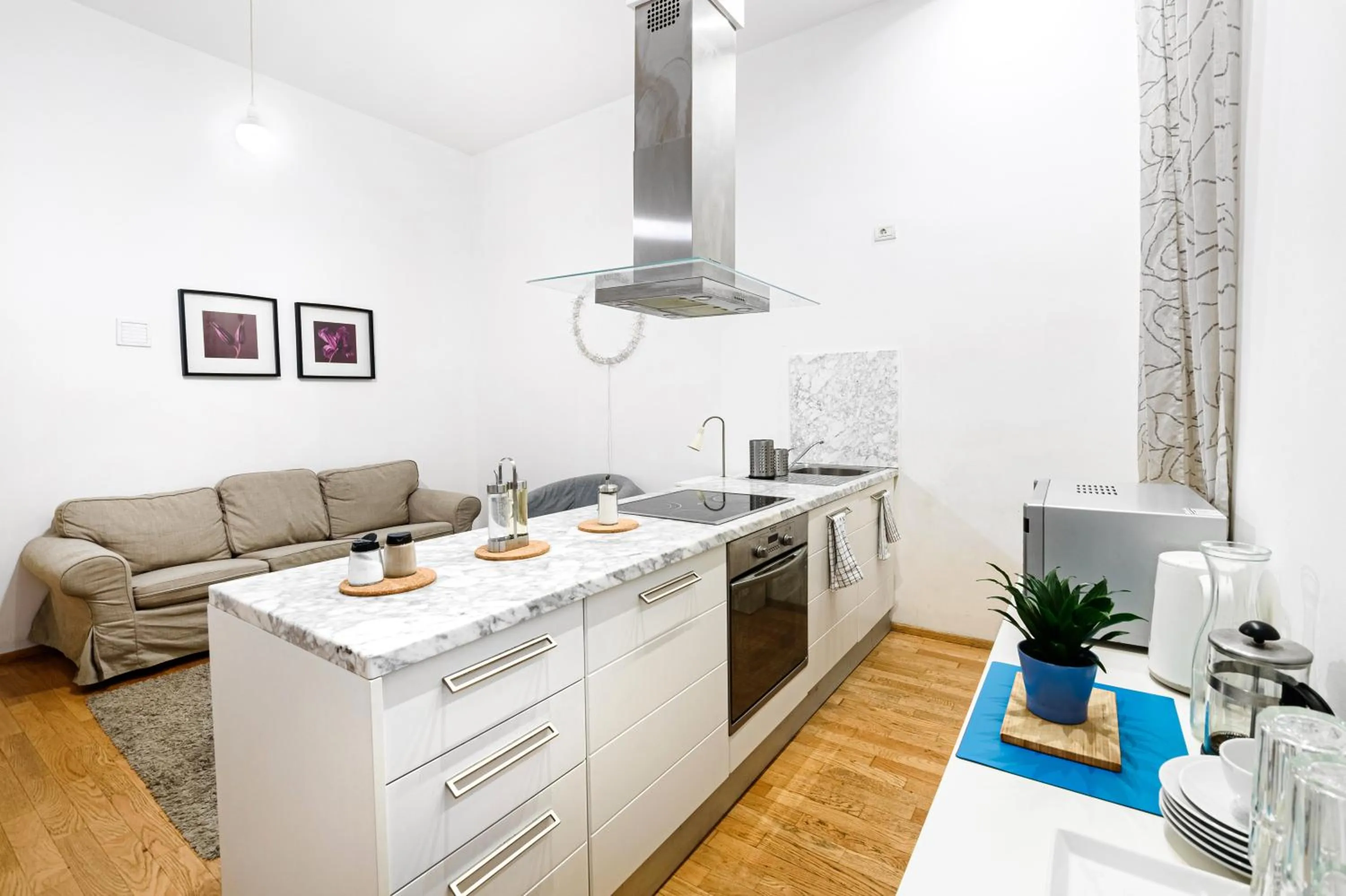 Communal kitchen in Avenue Hostel