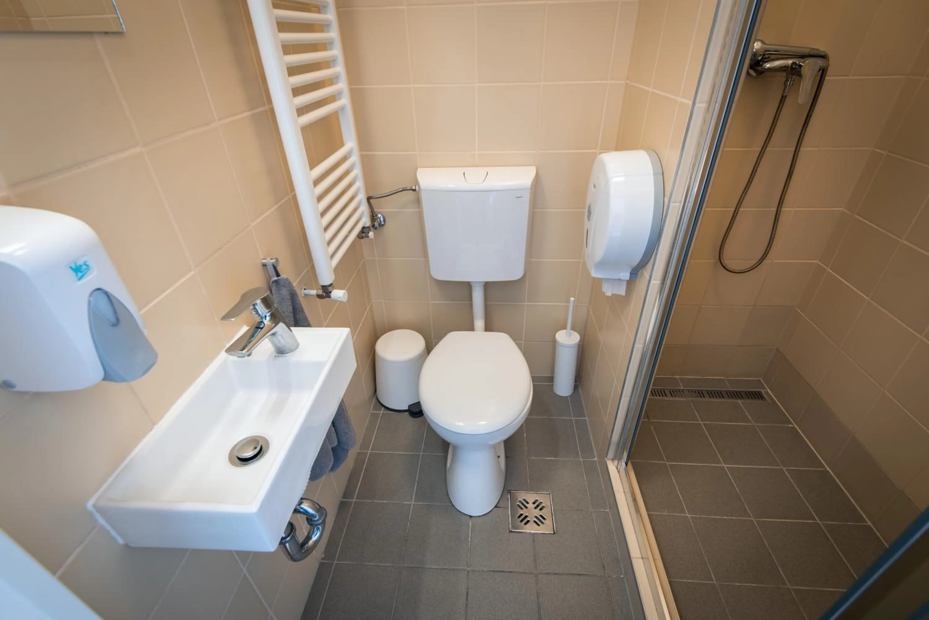 Shower in Avenue Hostel