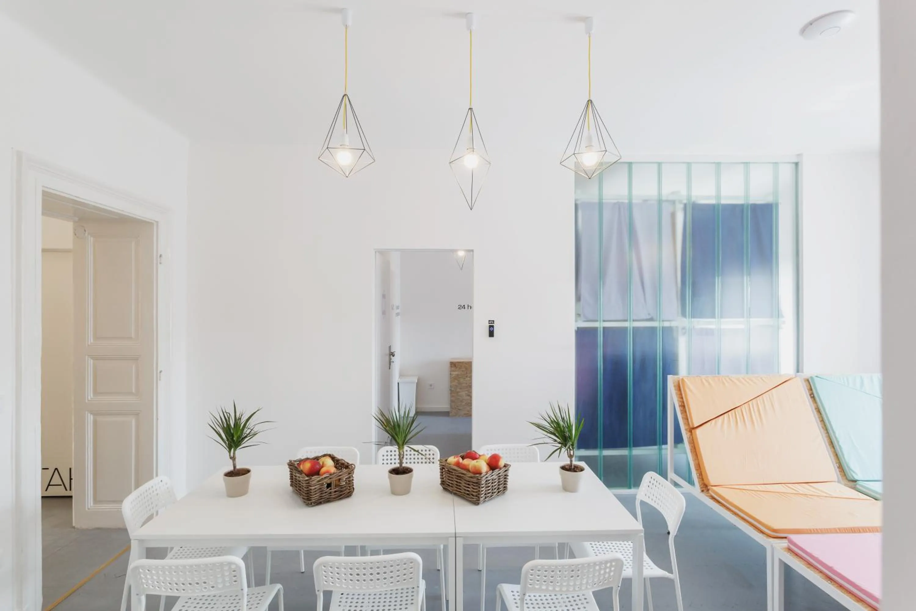 Communal lounge/ TV room in Avenue Hostel