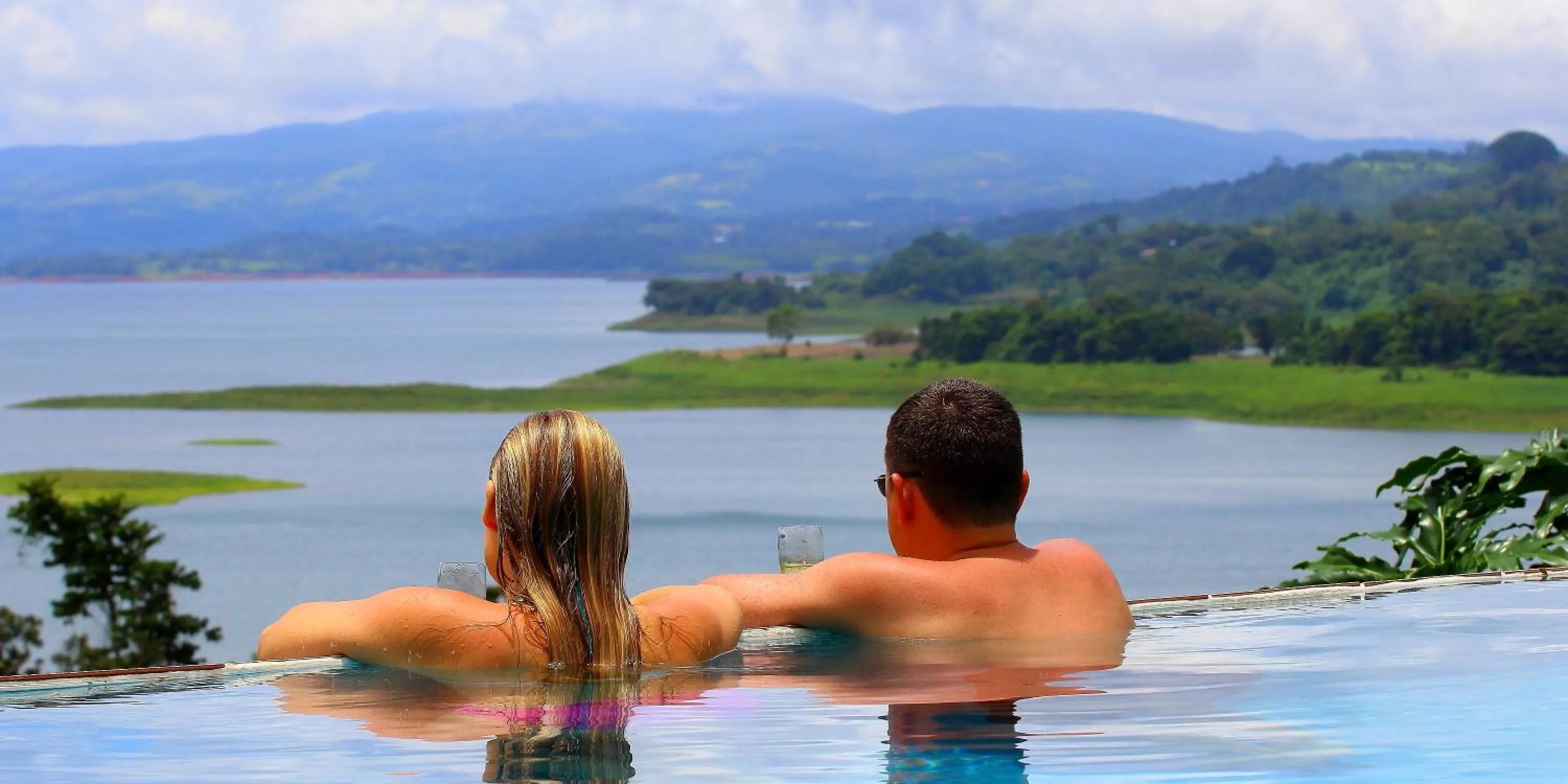 People in Hotel La Mansion Inn Arenal