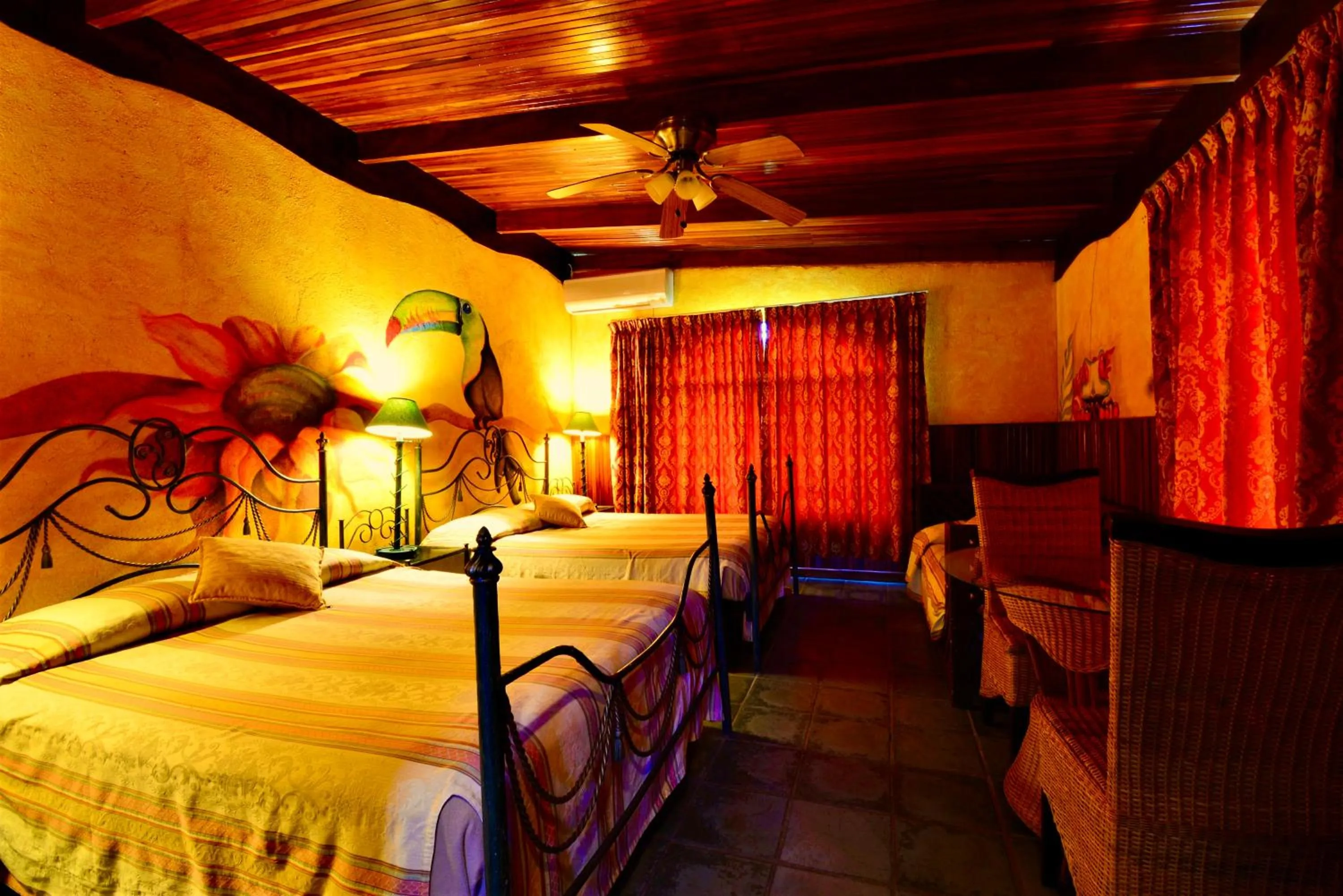 Bed in Hotel La Mansion Inn Arenal