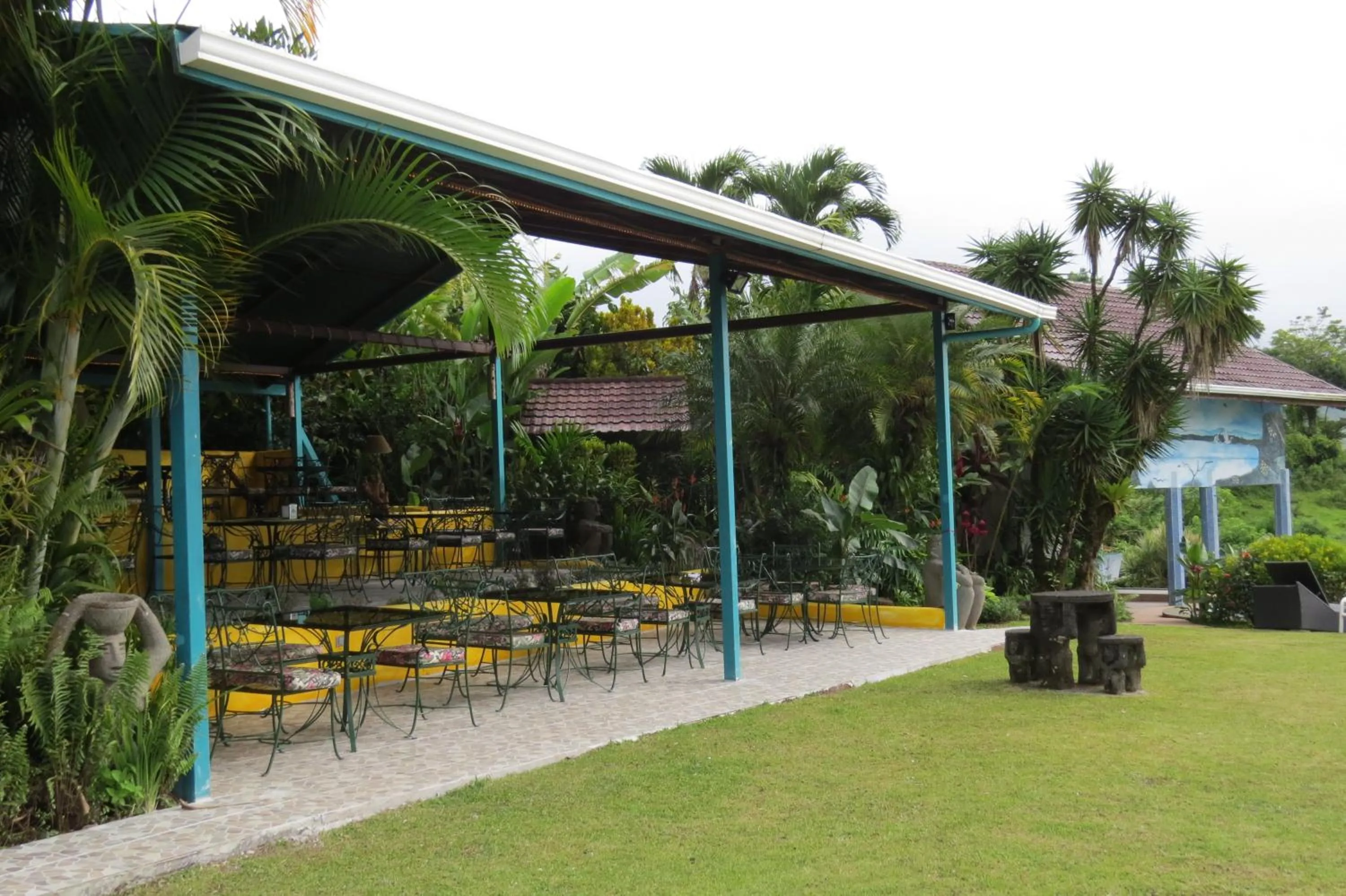 Restaurant/places to eat in Hotel La Mansion Inn Arenal