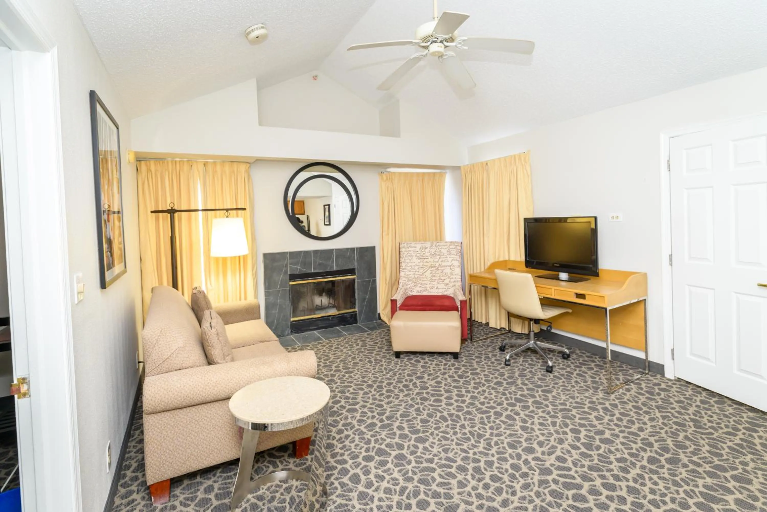 Philadelphia Suites at Airport - An Extended Stay Hotel