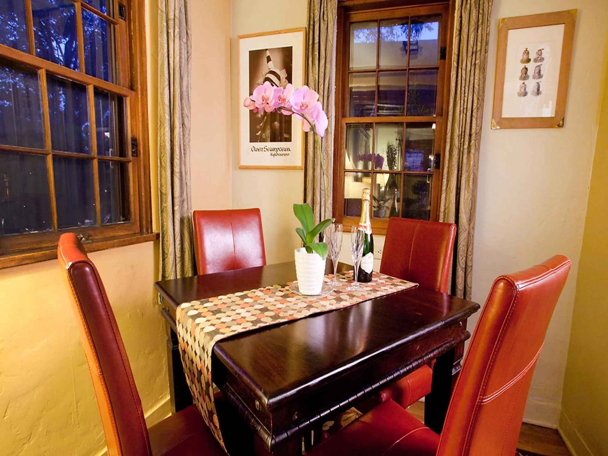 Dining area in Casa de Tres Lunas/House of Three Moons