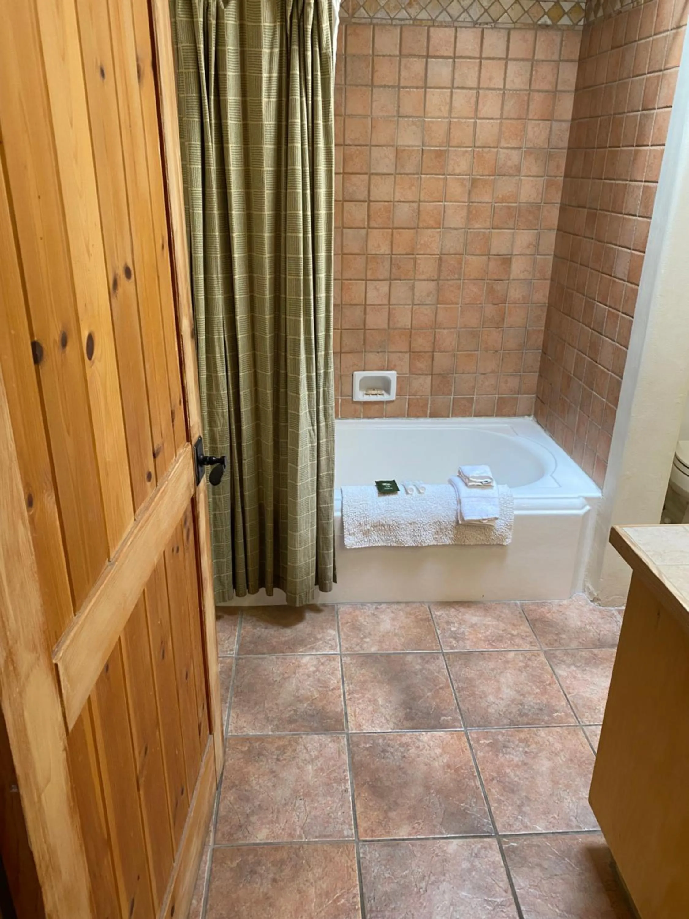 Shower in Casa de Tres Lunas/House of Three Moons