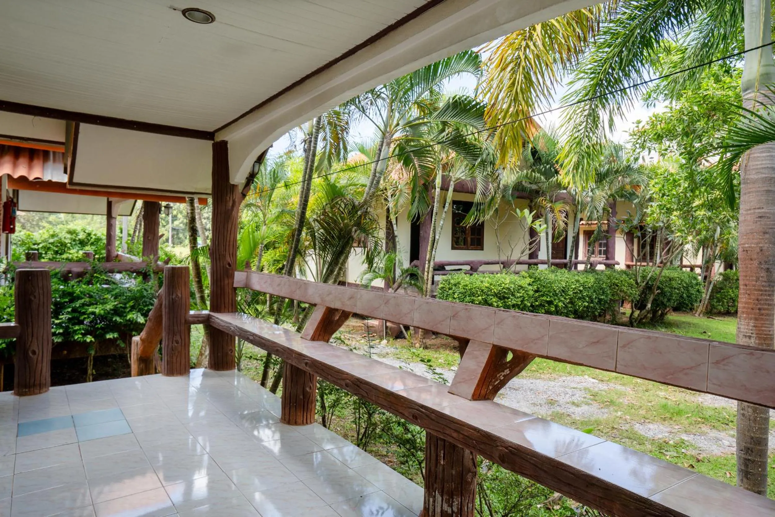 Patio in Lanta School Beach Resort