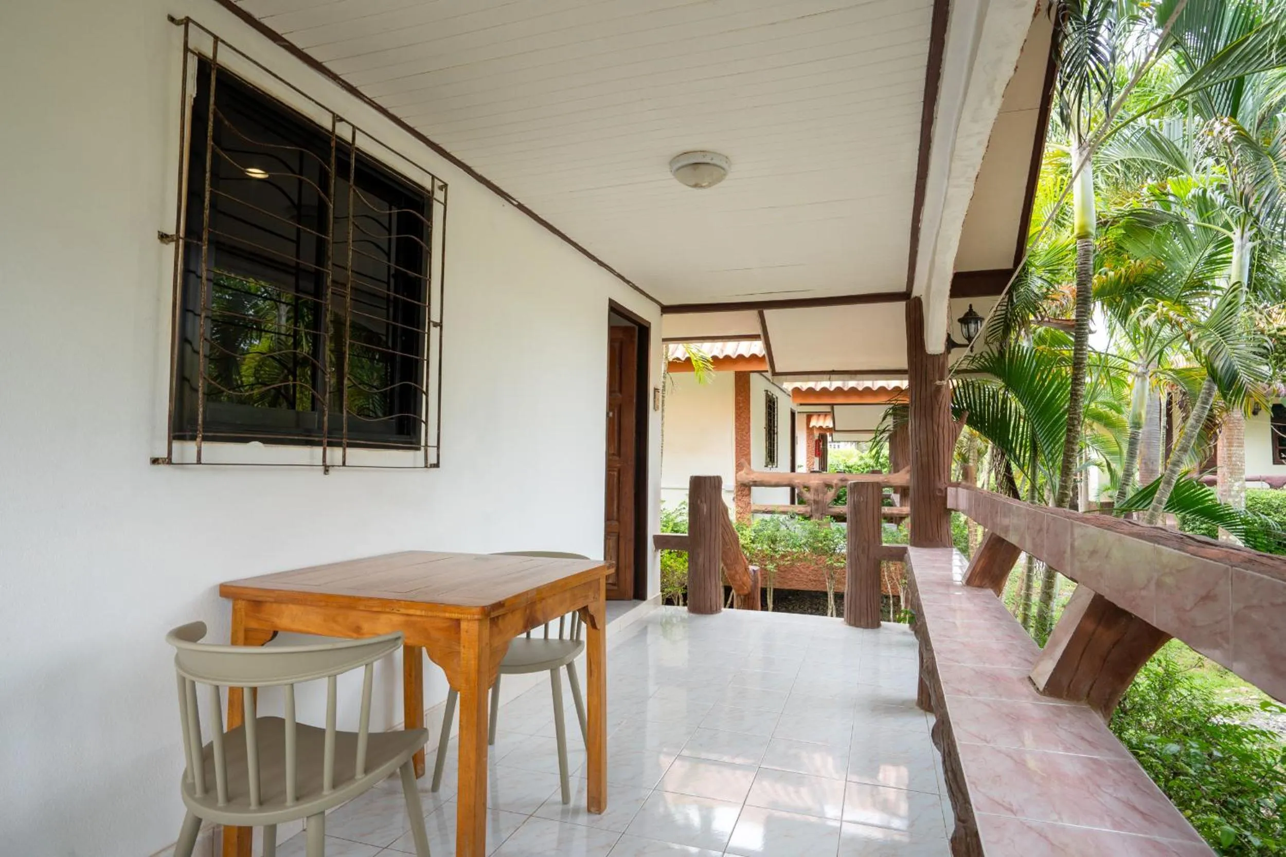 Balcony/Terrace in Lanta School Beach Resort