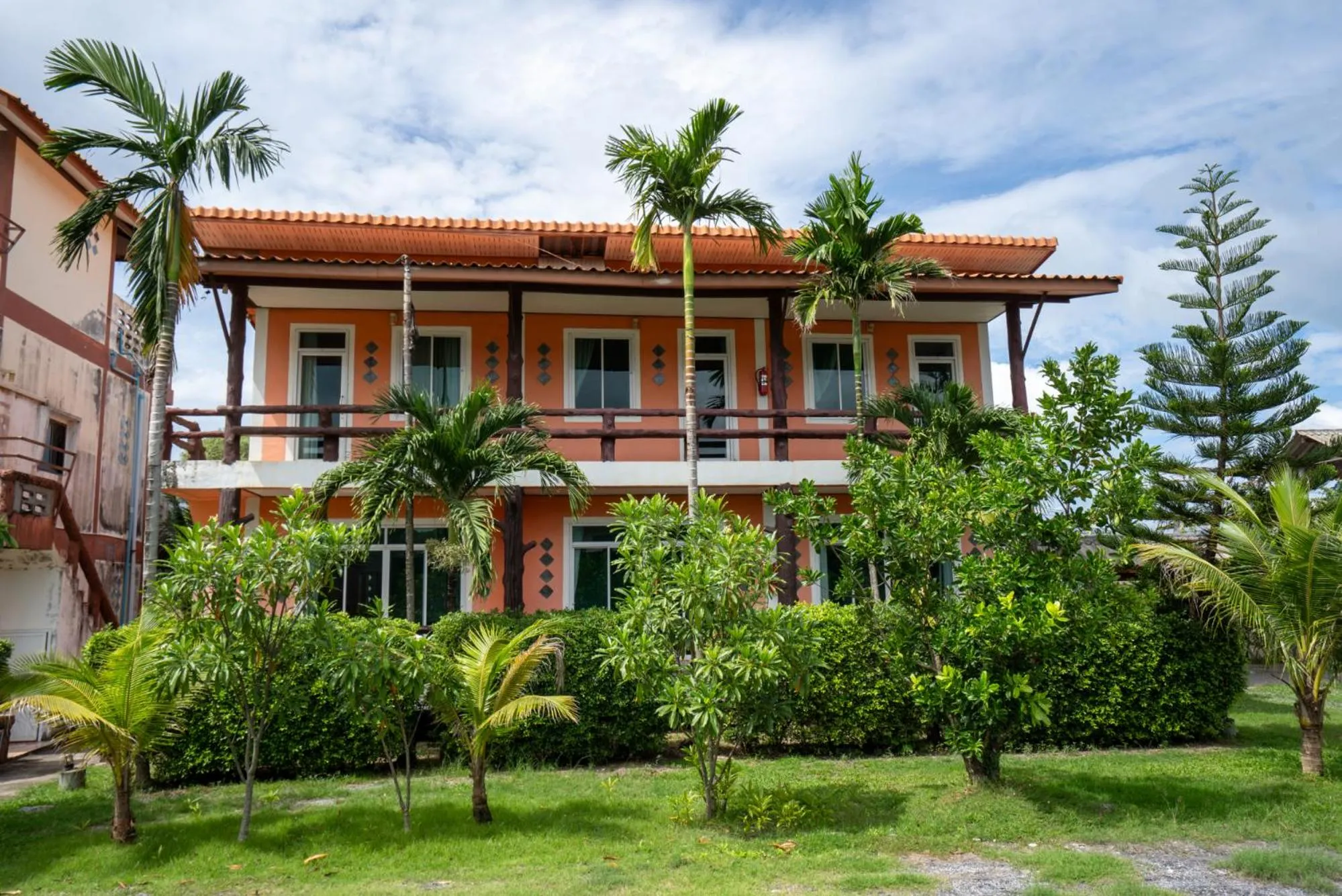 Lanta School Beach Resort