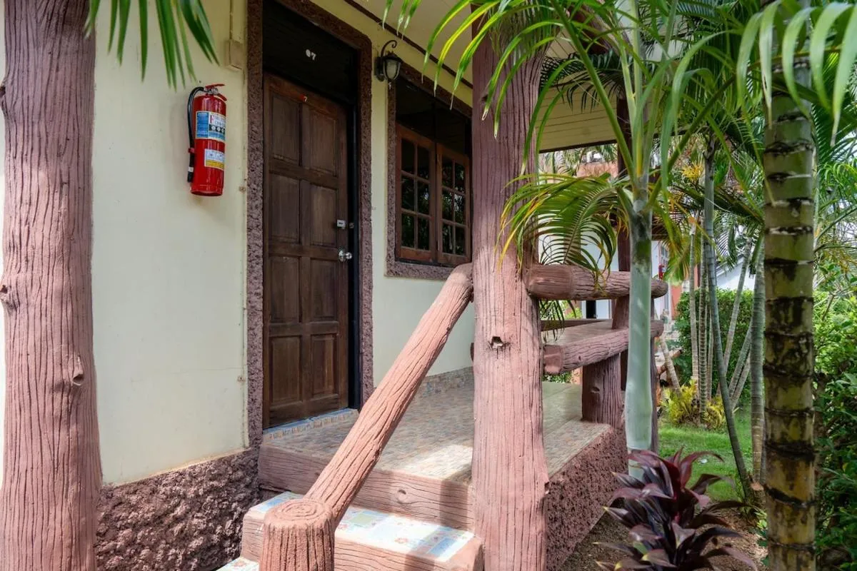 Lanta School Beach Resort