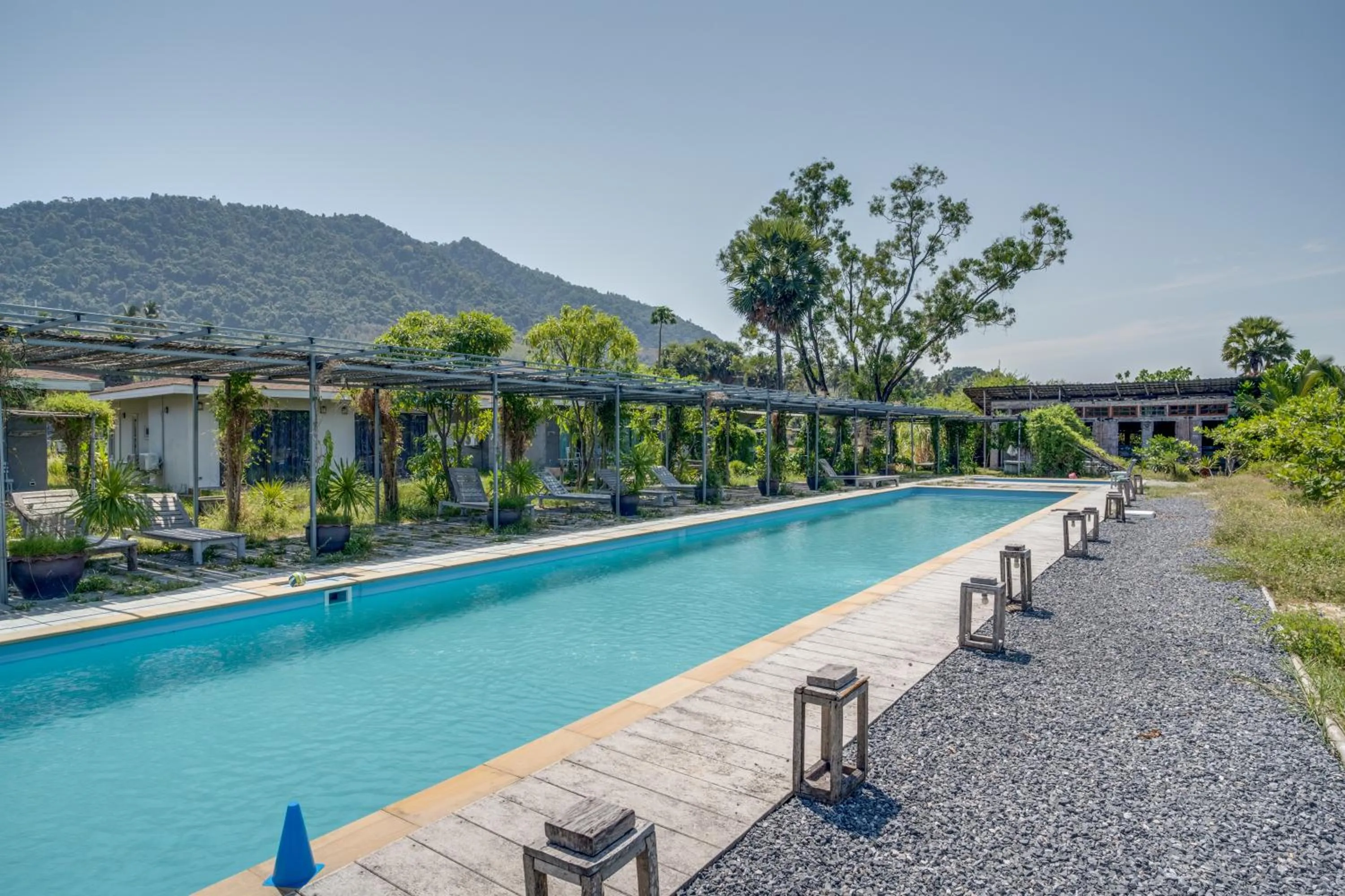 Artisan koh yao yai handcraft beachfront villas.