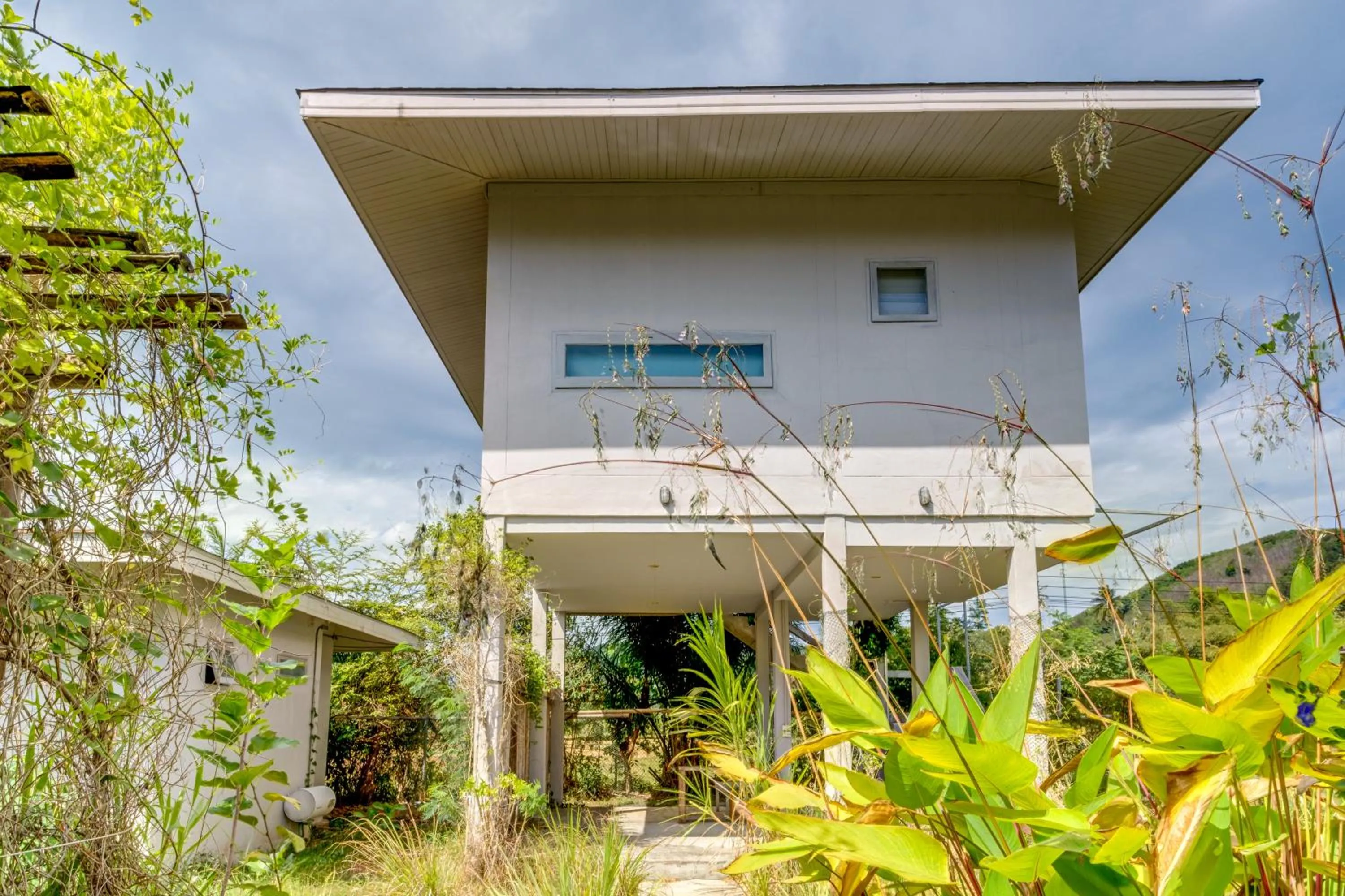 Artisan koh yao yai handcraft beachfront villas.