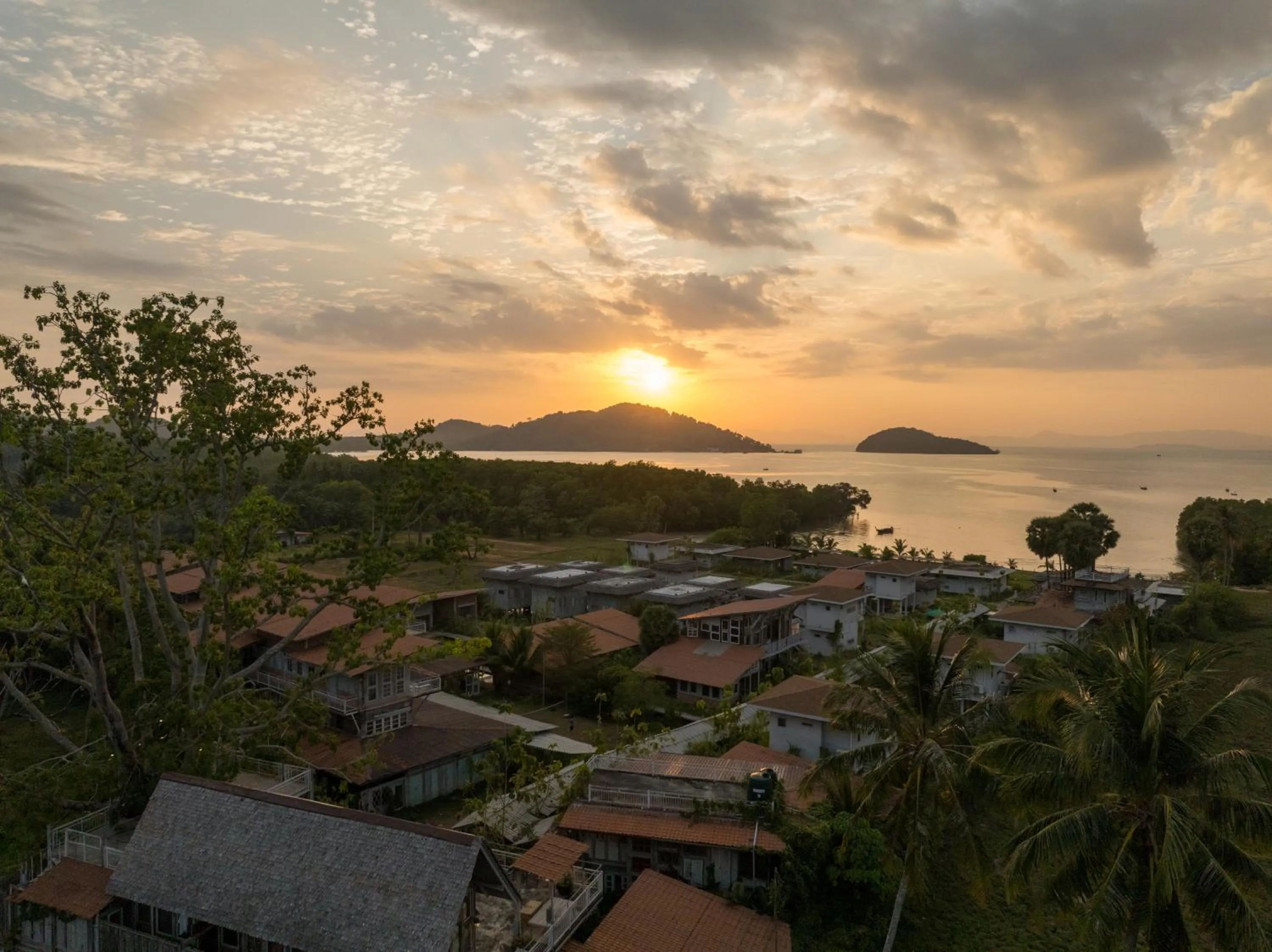 Artisan koh yao yai handcraft beachfront villas.