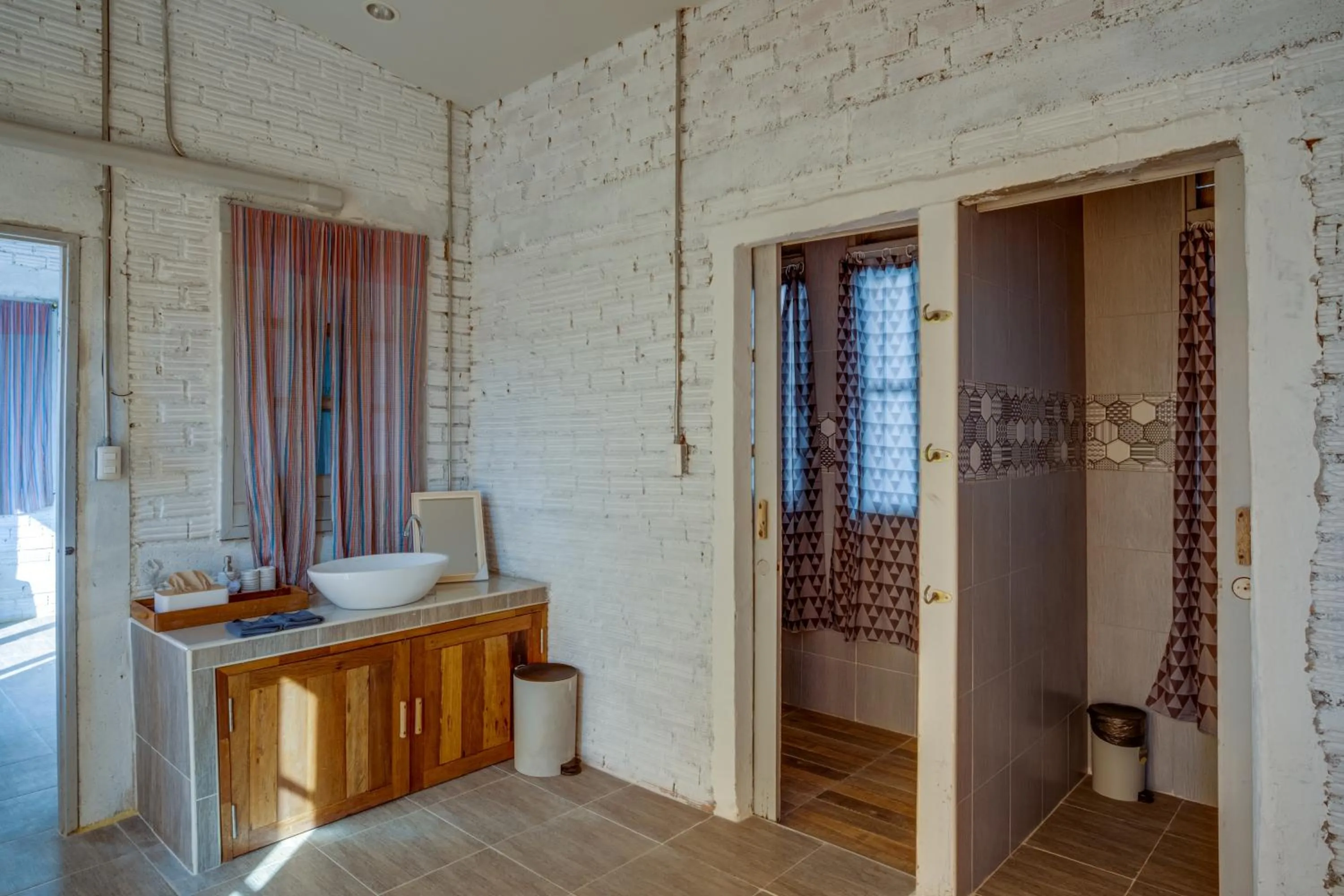 Artisan koh yao yai handcraft beachfront villas.