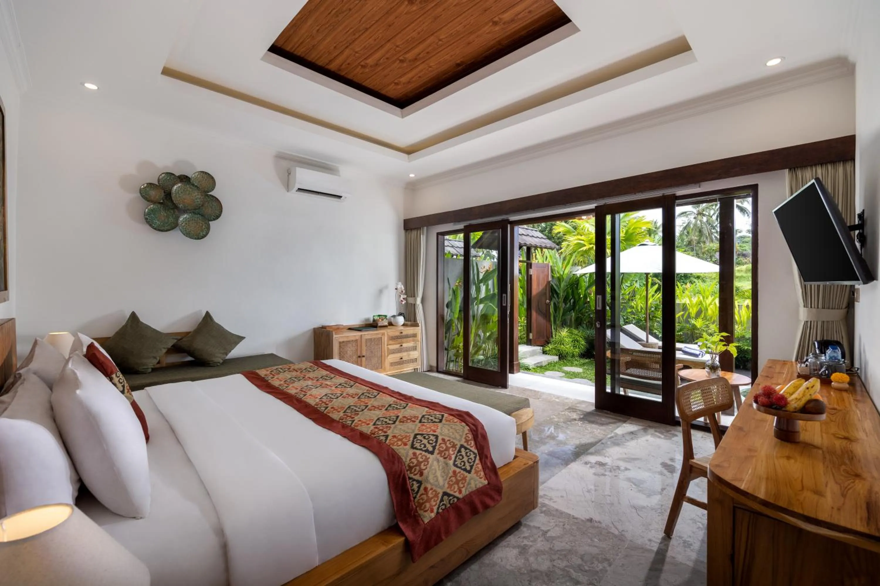 Bed in Arvanya Villa Ubud