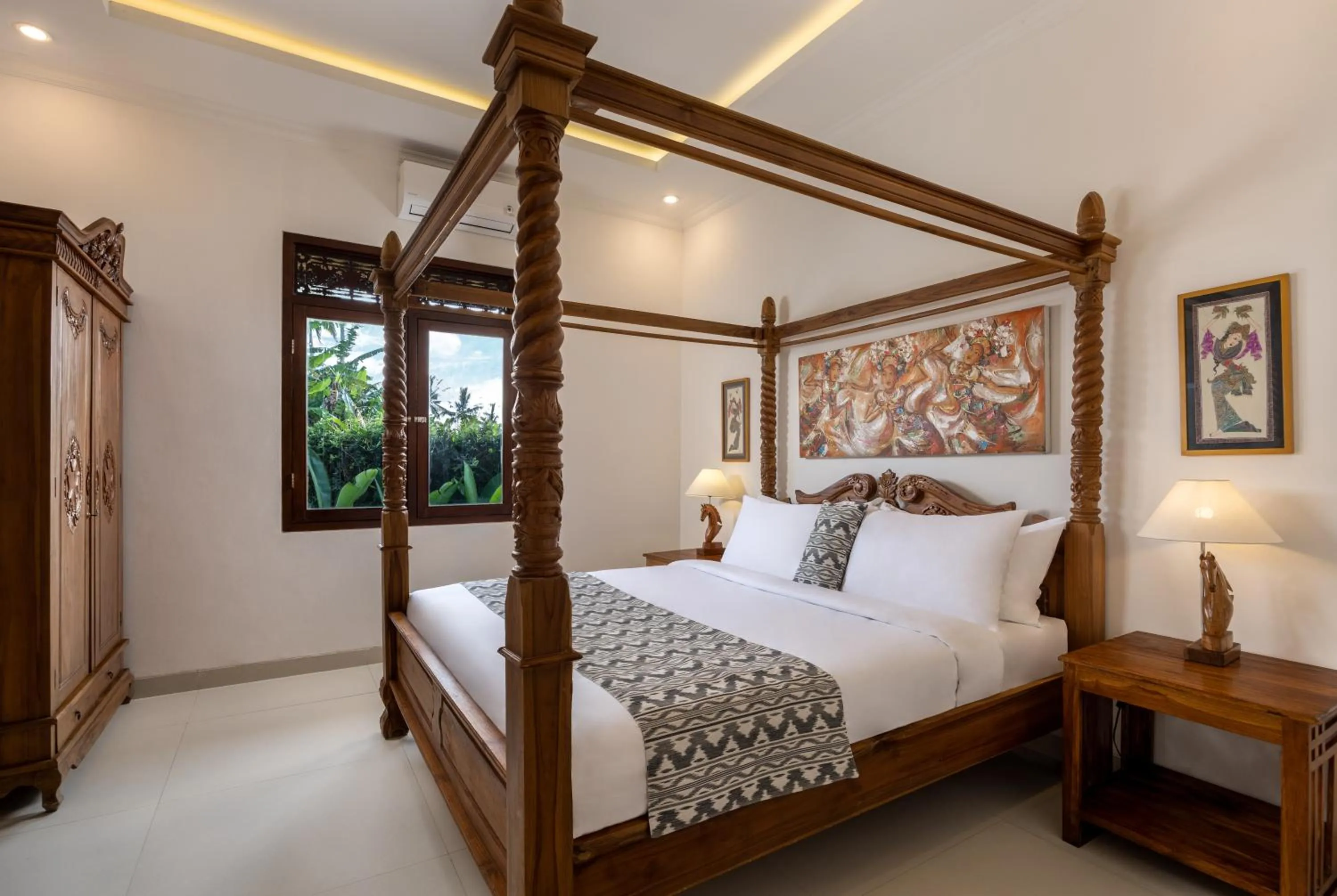 Bed in Arvanya Villa Ubud