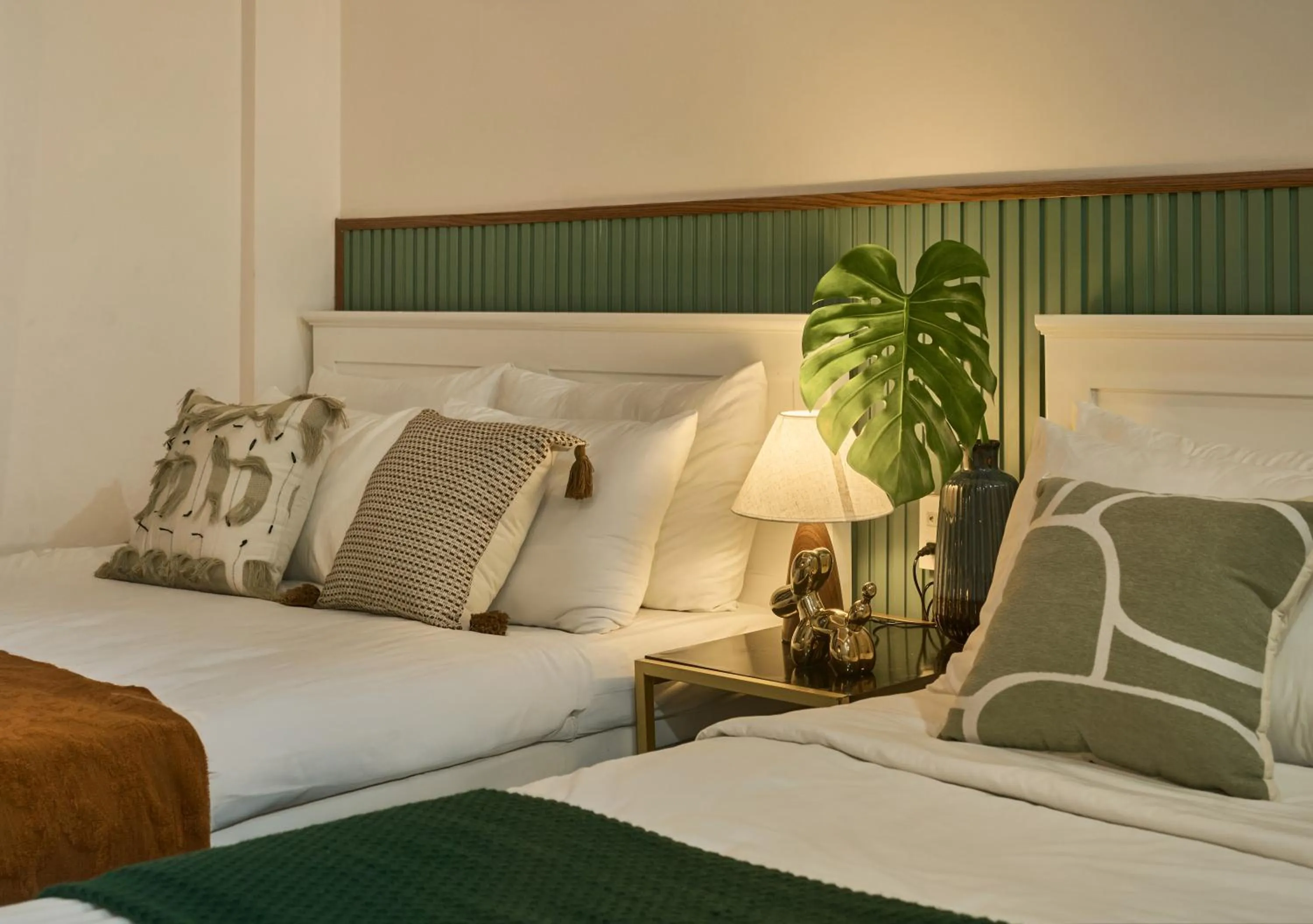 Bed in The Passion Hotel Airport - 5 minutes to Tan Son Nhat