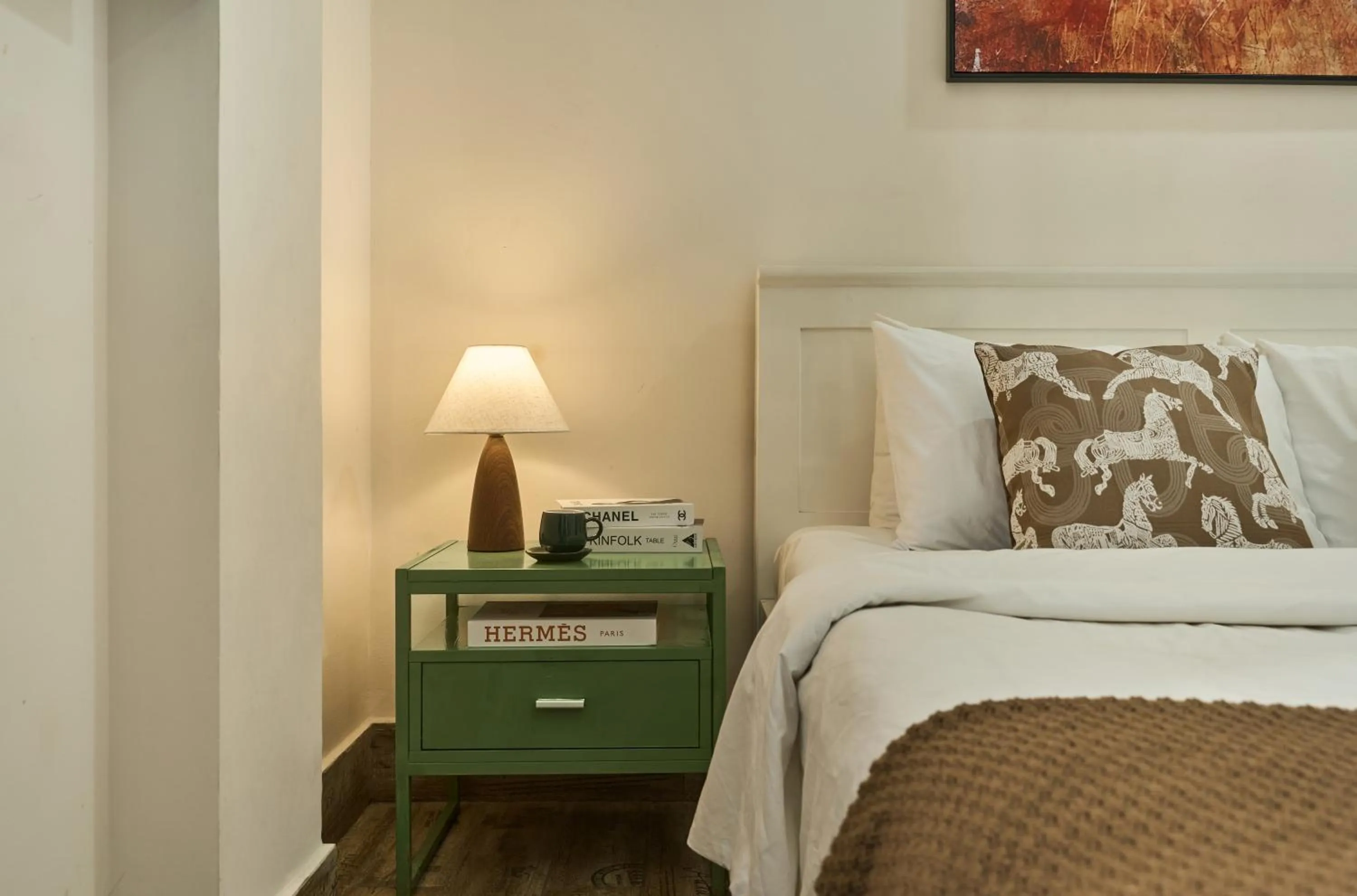 Bed in The Passion Hotel Airport - 5 minutes to Tan Son Nhat