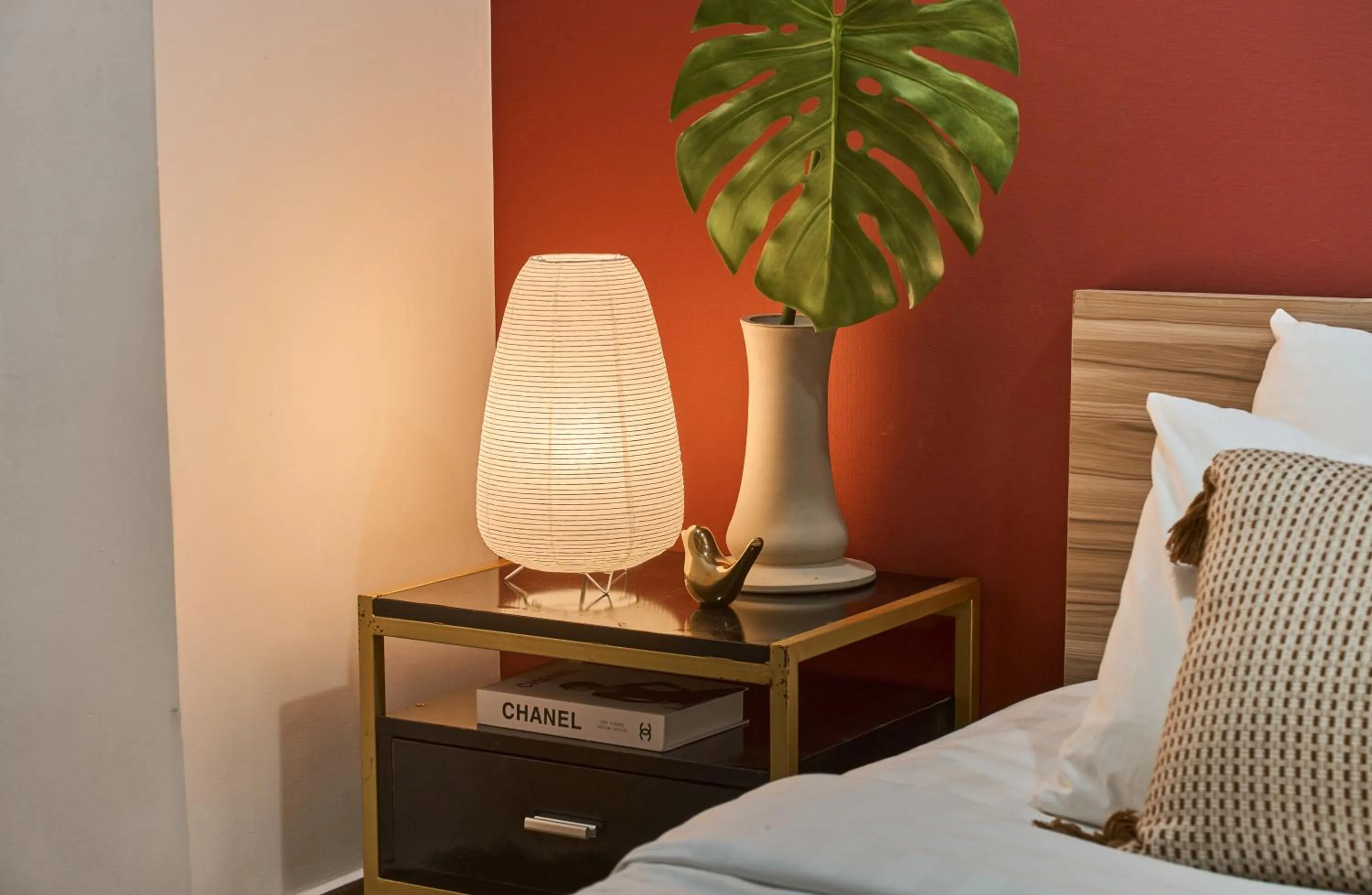 Bed in The Passion Hotel Airport - 5 minutes to Tan Son Nhat