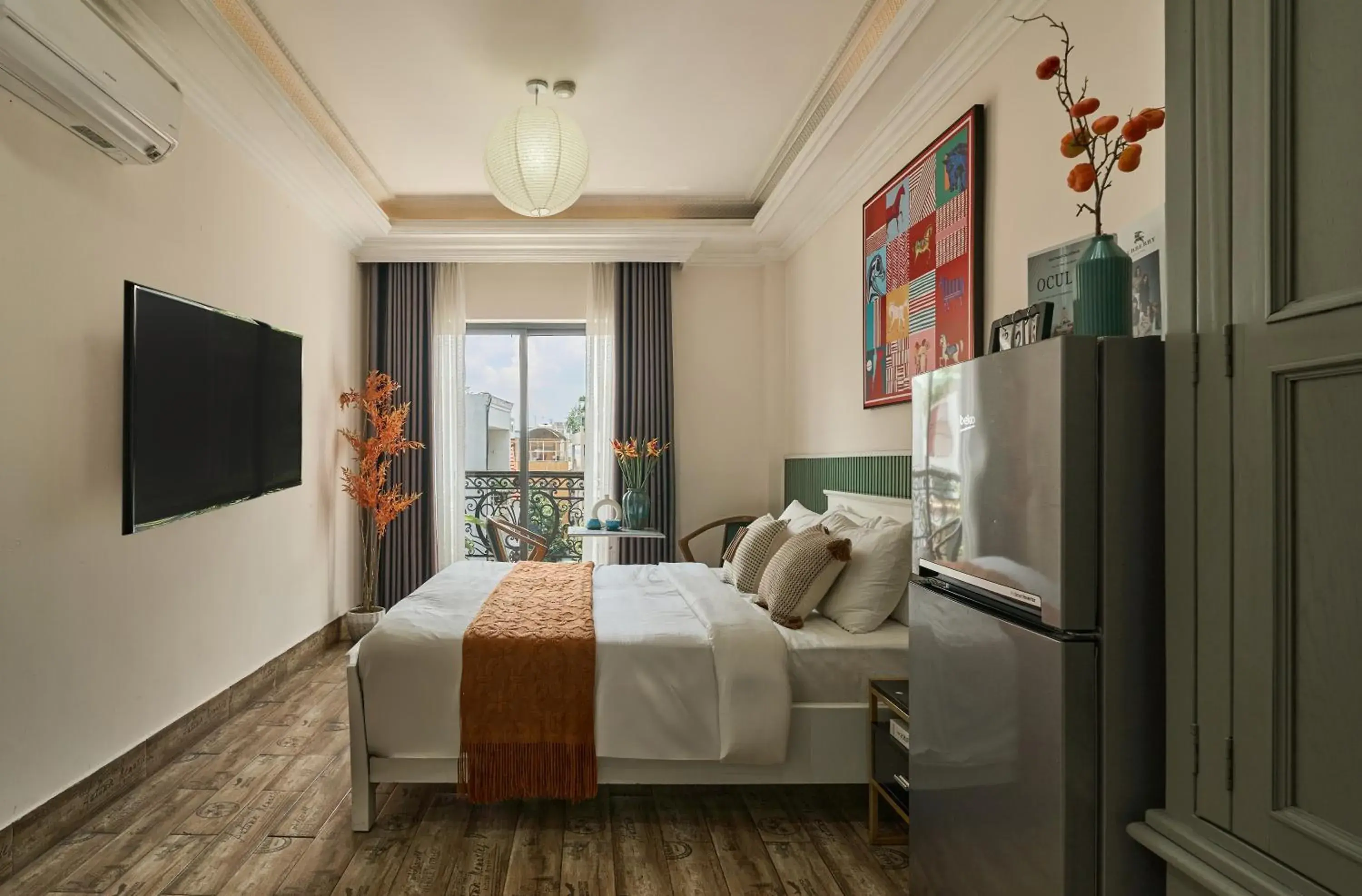 Queen Room with Balcony - single occupancy in The Passion Hotel Airport - 5 minutes to Tan Son Nhat Queen Room with Balcony - single occupancy in The Passion Hotel Airport - 5 minutes to Tan Son Nhat