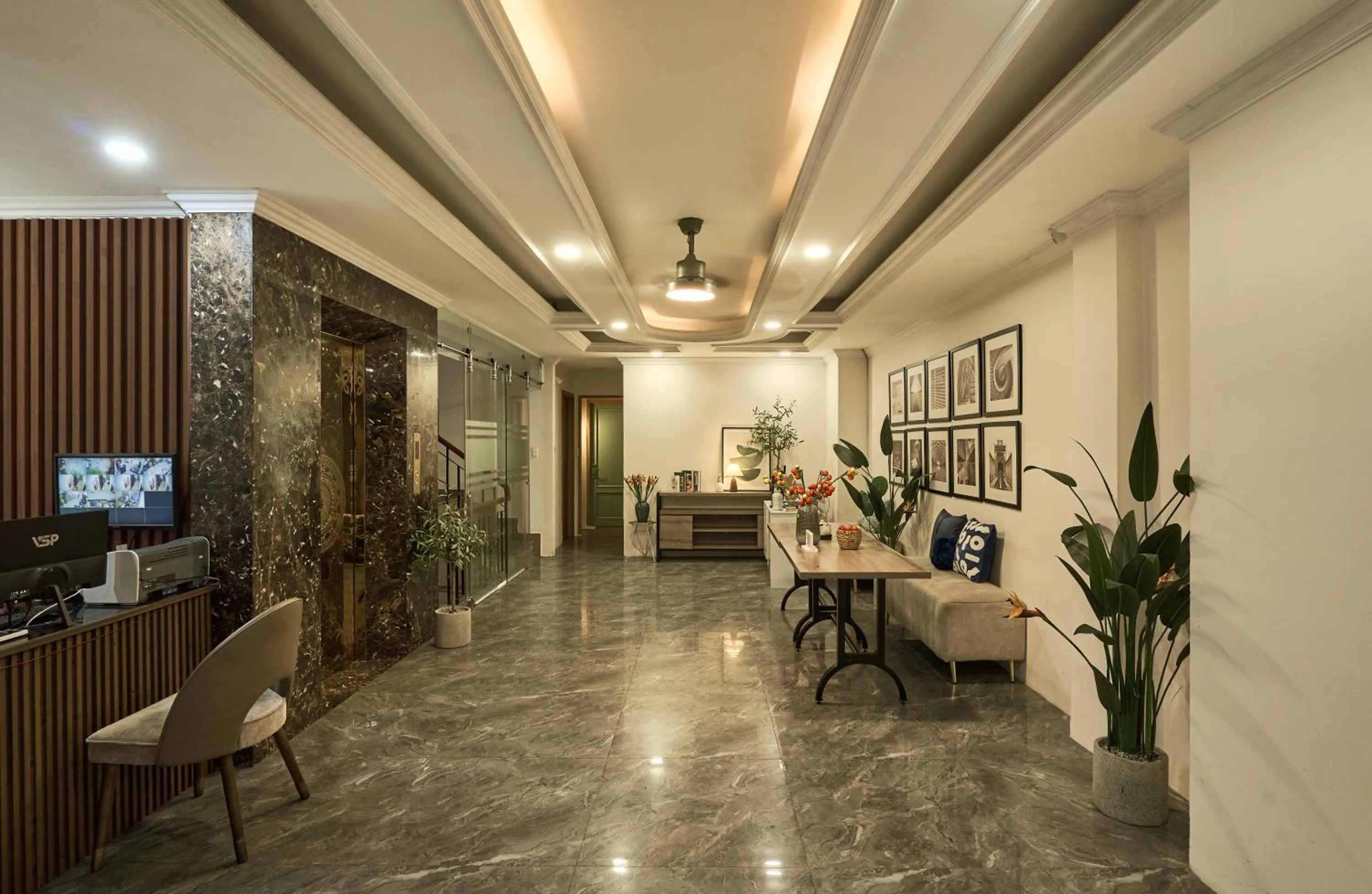 TV and multimedia in The Passion Hotel Airport - 5 minutes to Tan Son Nhat