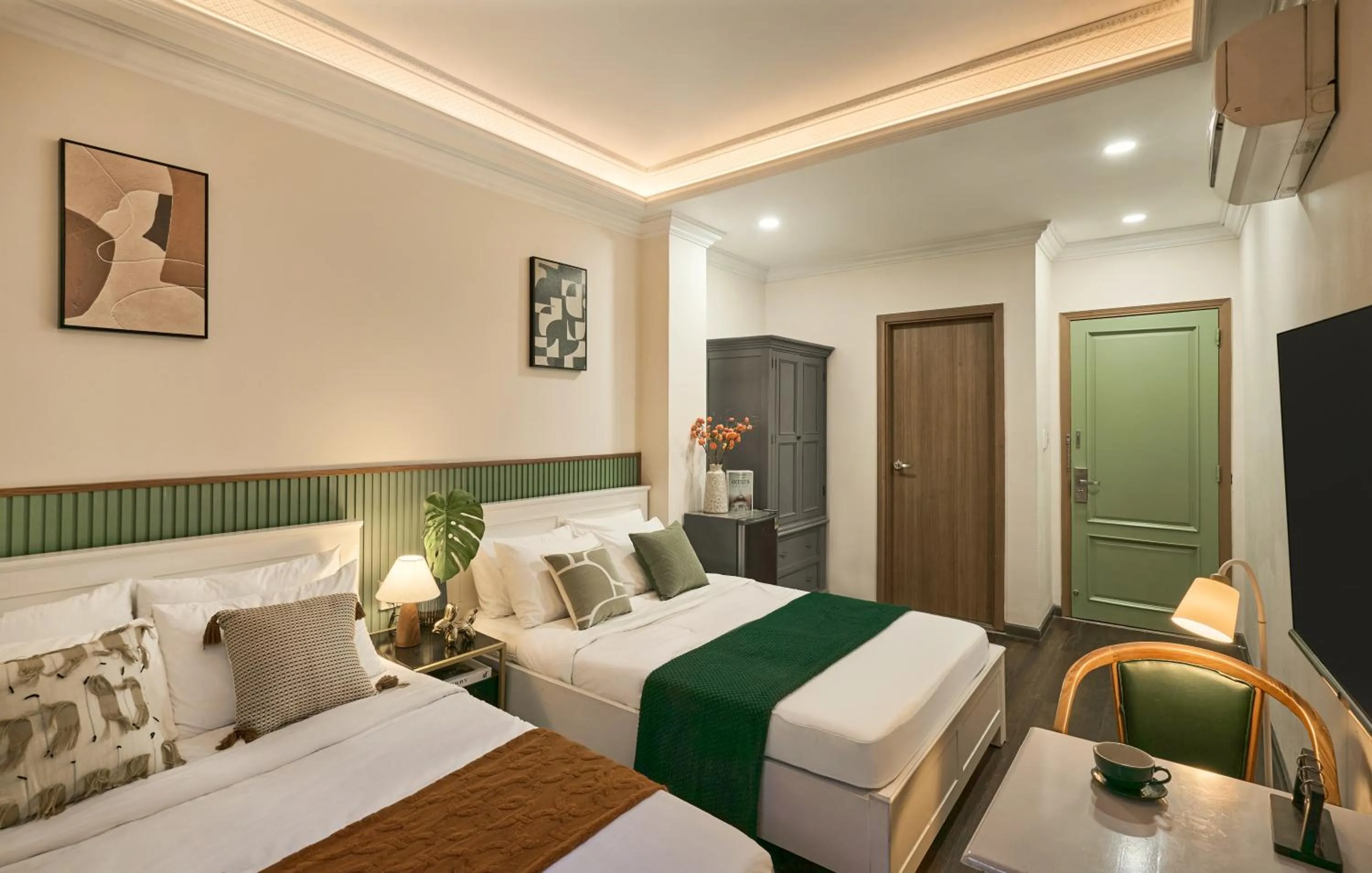 Bed in The Passion Hotel Airport - 5 minutes to Tan Son Nhat