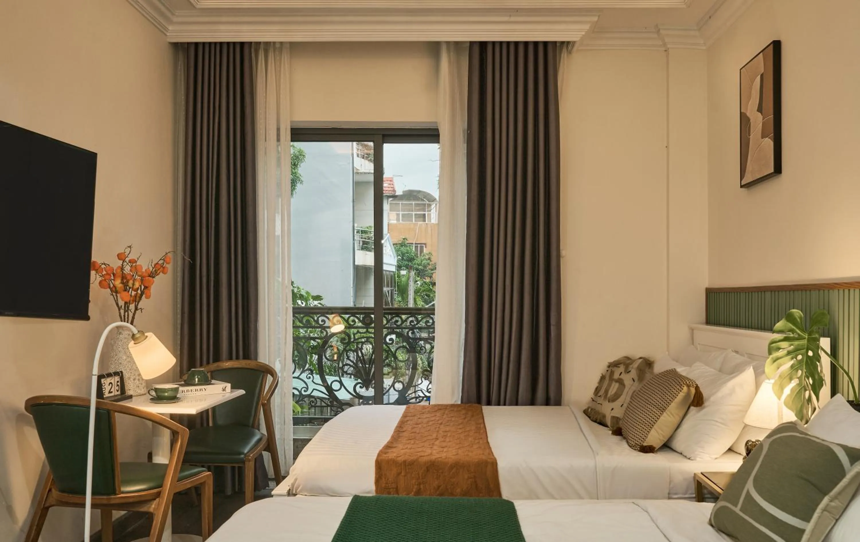 Bed in The Passion Hotel Airport - 5 minutes to Tan Son Nhat