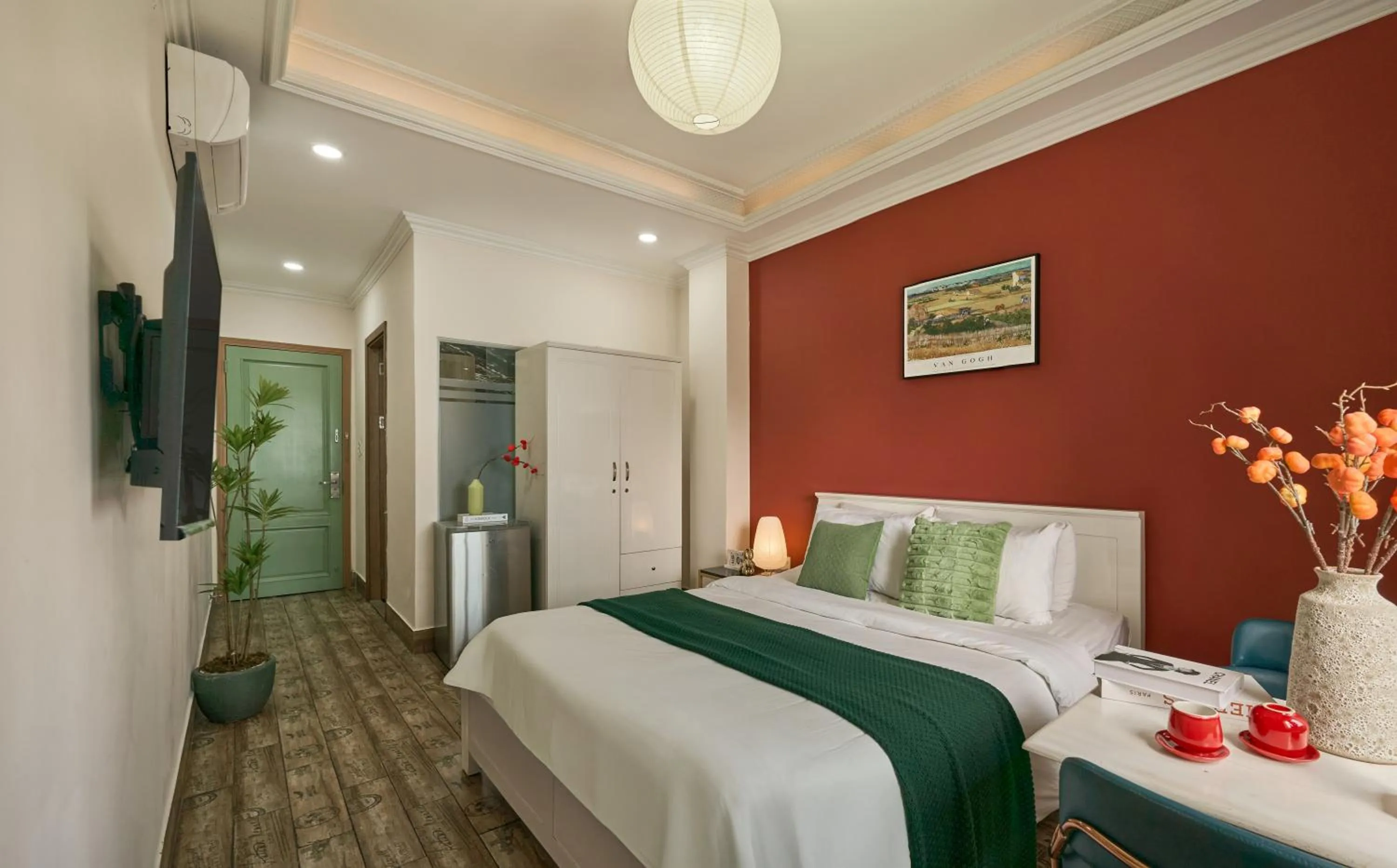 Bed in The Passion Hotel Airport - 5 minutes to Tan Son Nhat