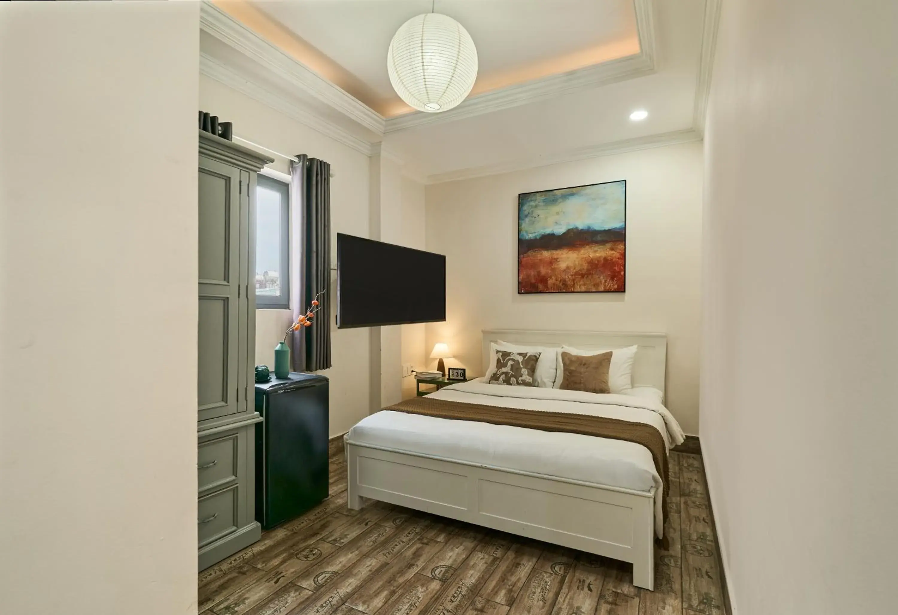 Deluxe Double Room - single occupancy in The Passion Hotel Airport - 5 minutes to Tan Son Nhat Deluxe Double Room - single occupancy in The Passion Hotel Airport - 5 minutes to Tan Son Nhat